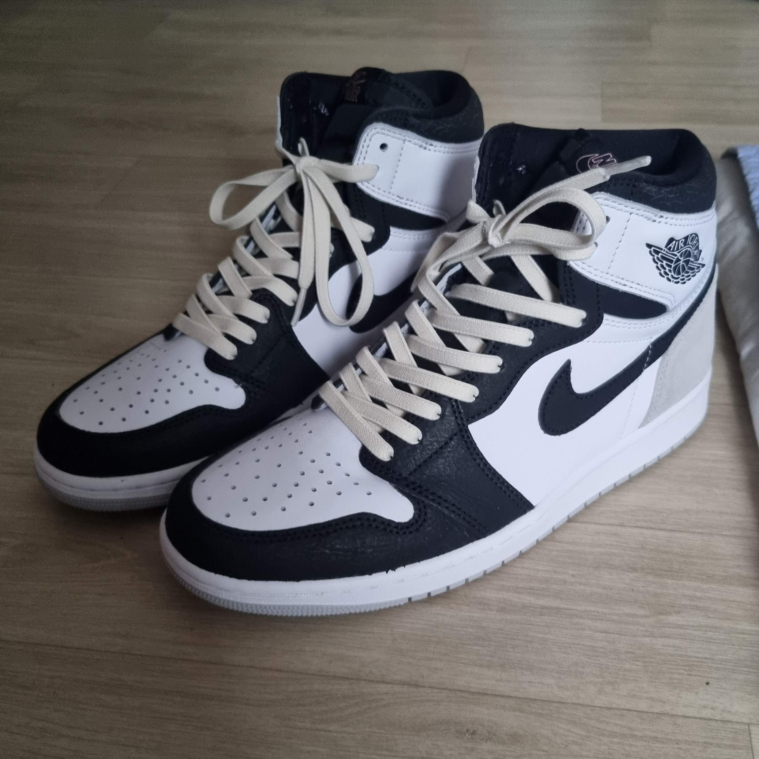 Jordan 1 Retro High OG Bleached Coral 착용 스타일