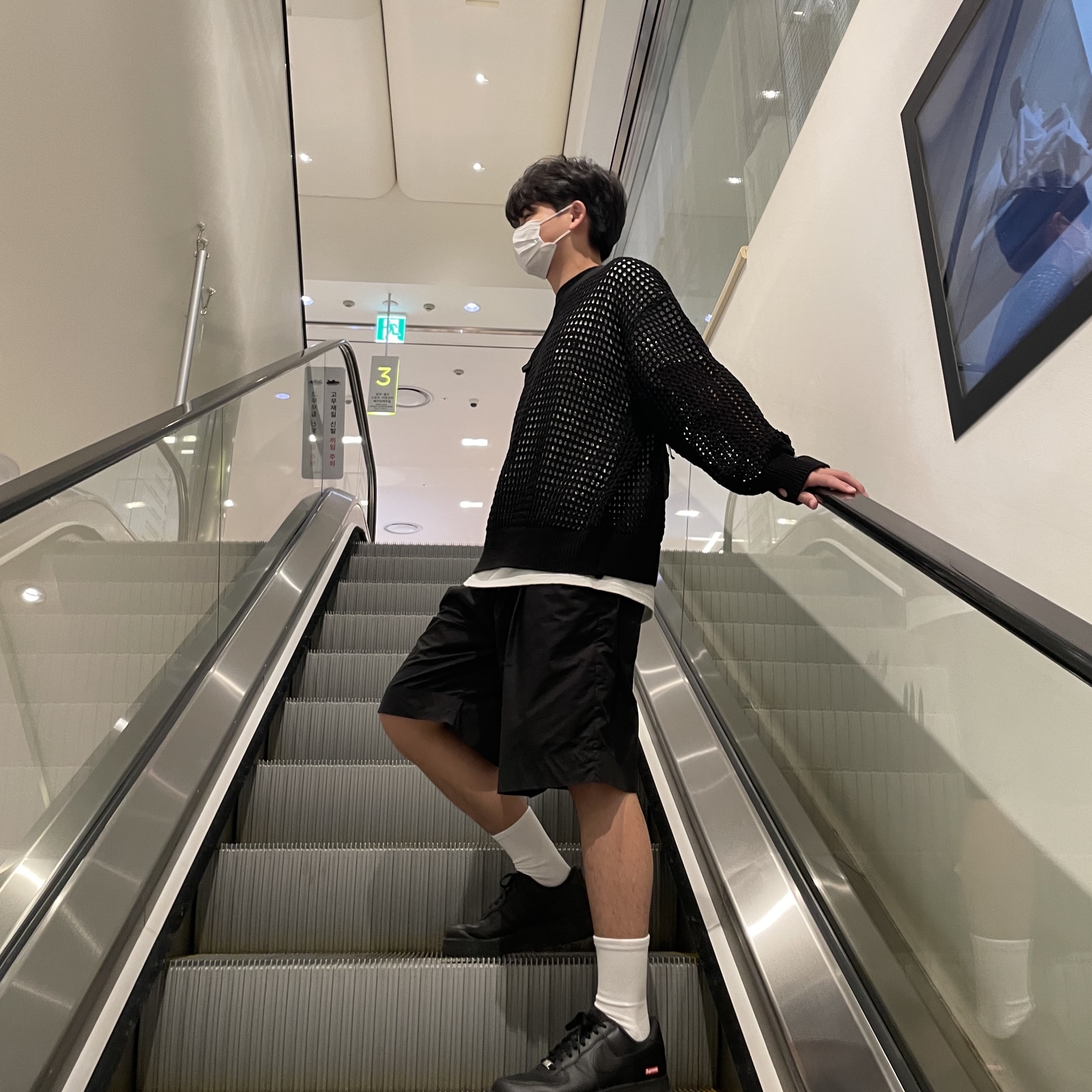 Nike x Supreme Air Force 1 Low Black, Stussy x CDG Surfman T-Shirt White 착용 스타일 - 1