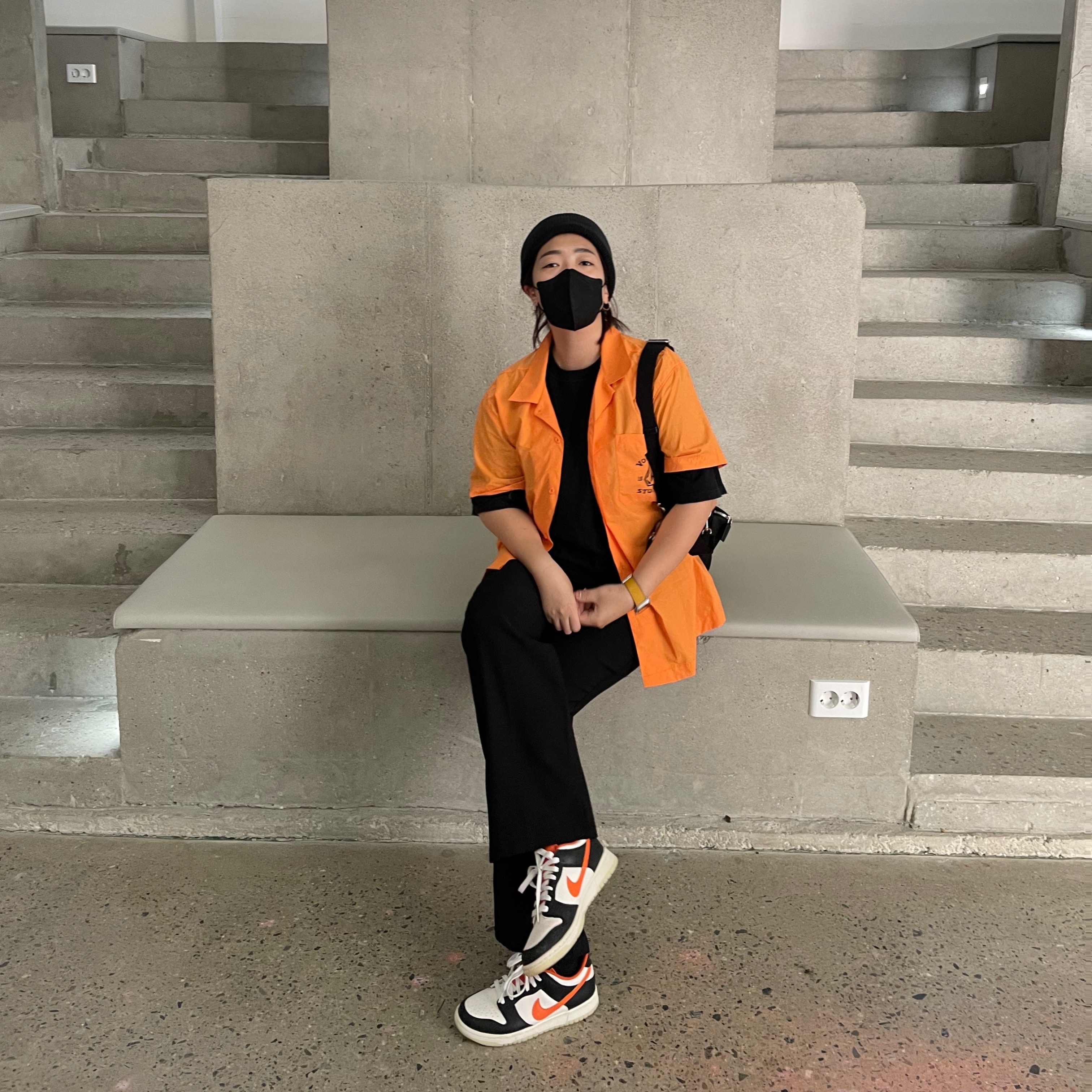 Nike NRG ACG Cuffed Beanie Black, Prada Re-Nylon and Leather Shoulder Bag Black 착용 스타일 - 2