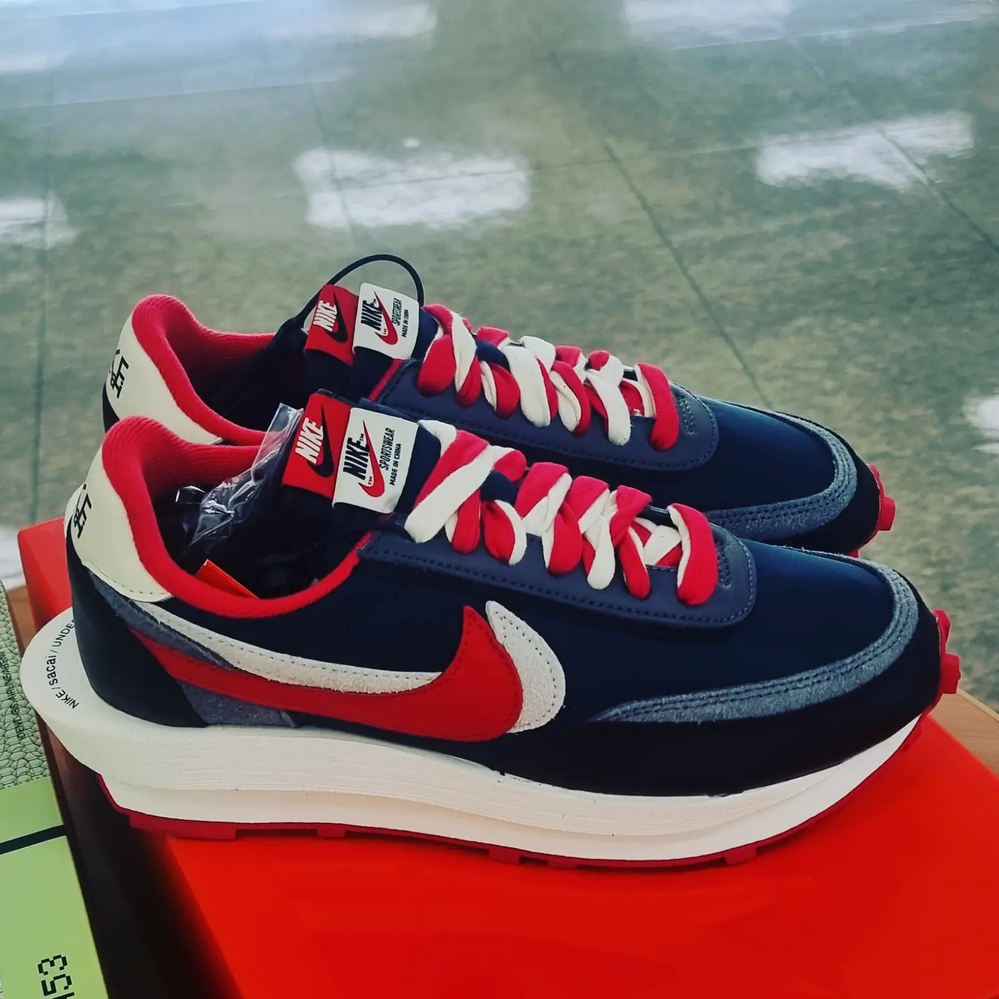 Nike x Sacai x Undercover LDWaffle Midnight Spruce University Red 착용 스타일