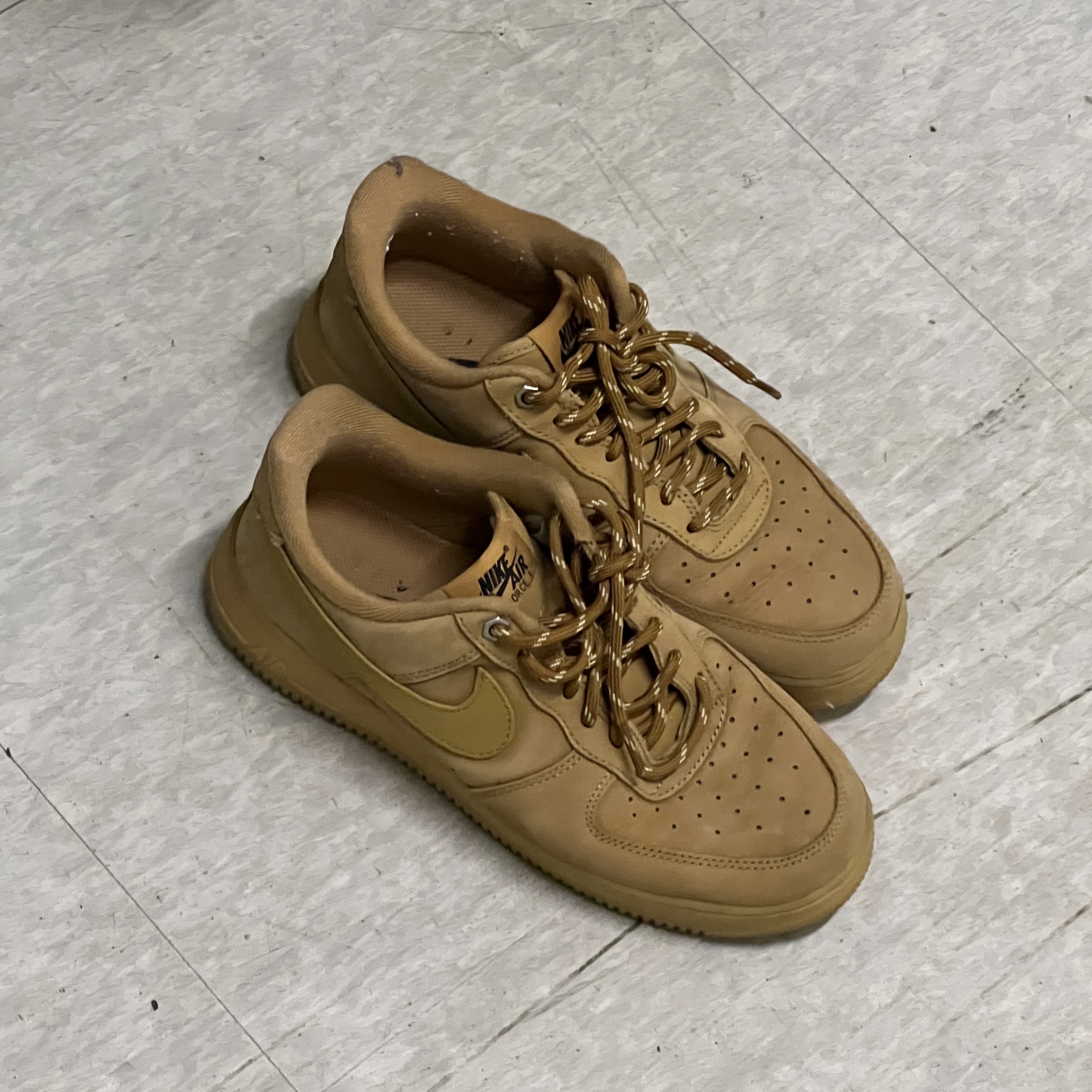 Nike Air Force 1 '07 WB Flax 착용 스타일
