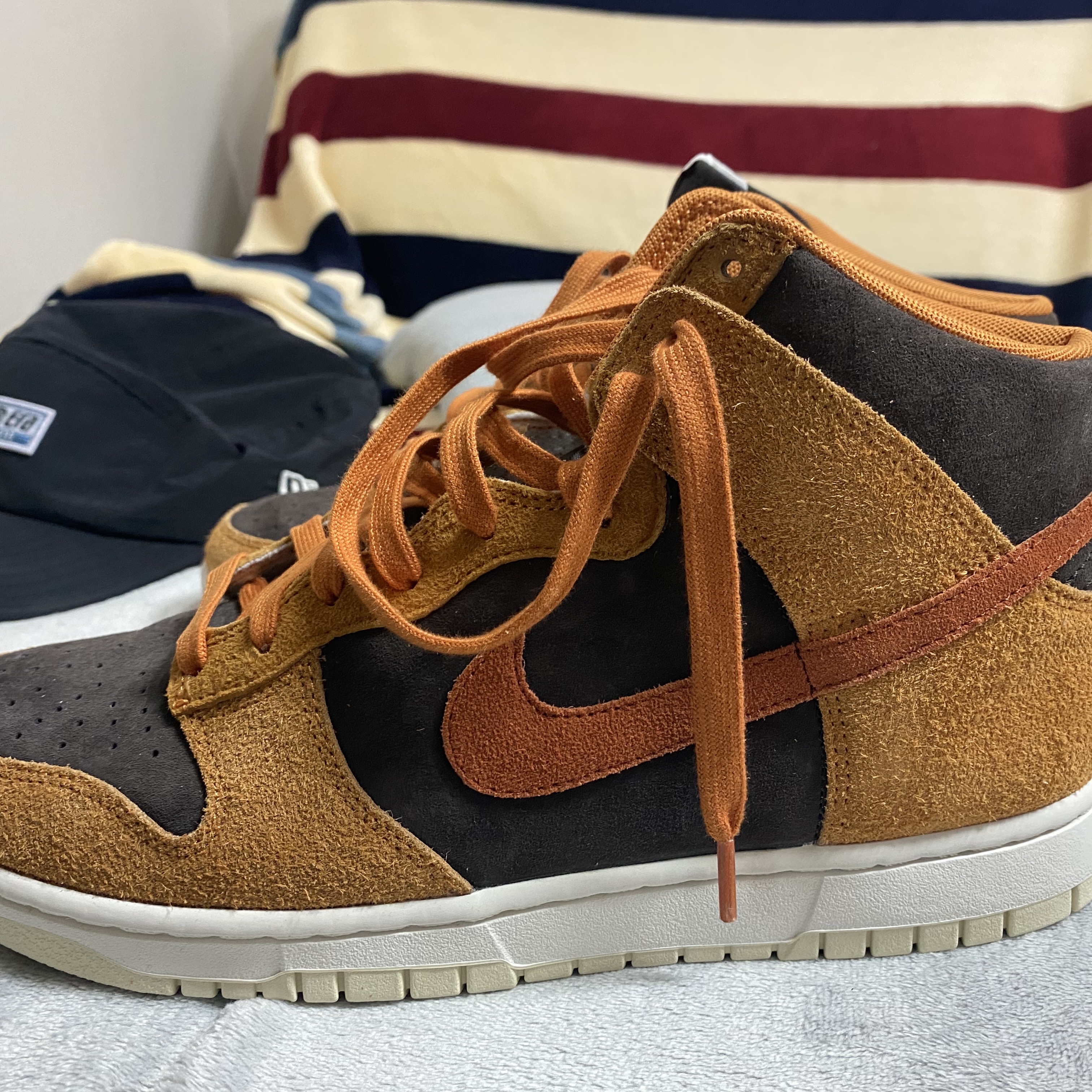 Nike Dunk High Retro PRM Dark Curry 착용 스타일 - 2