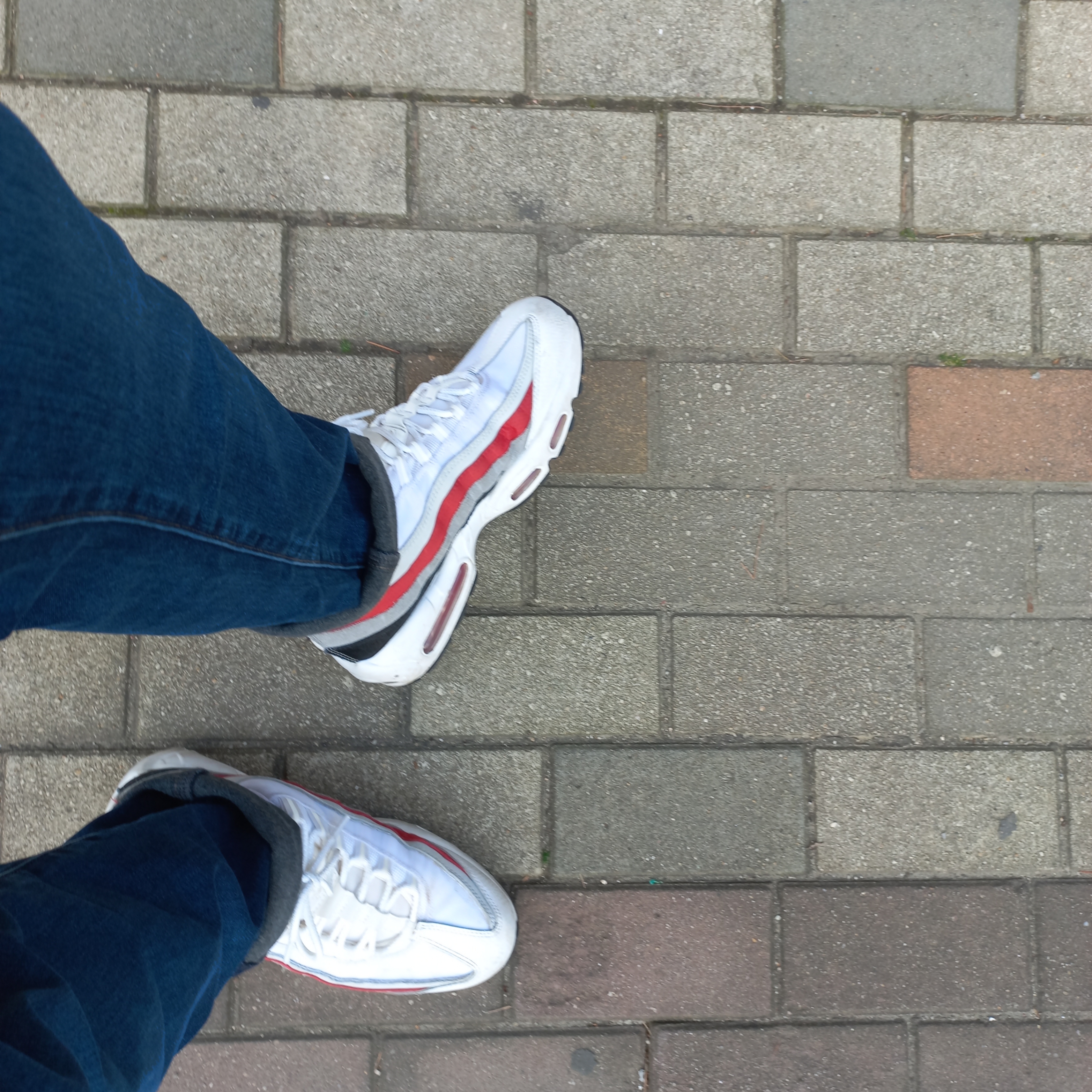 Nike Air Max 95 Essential White Varsity Red 착용 스타일 - 2