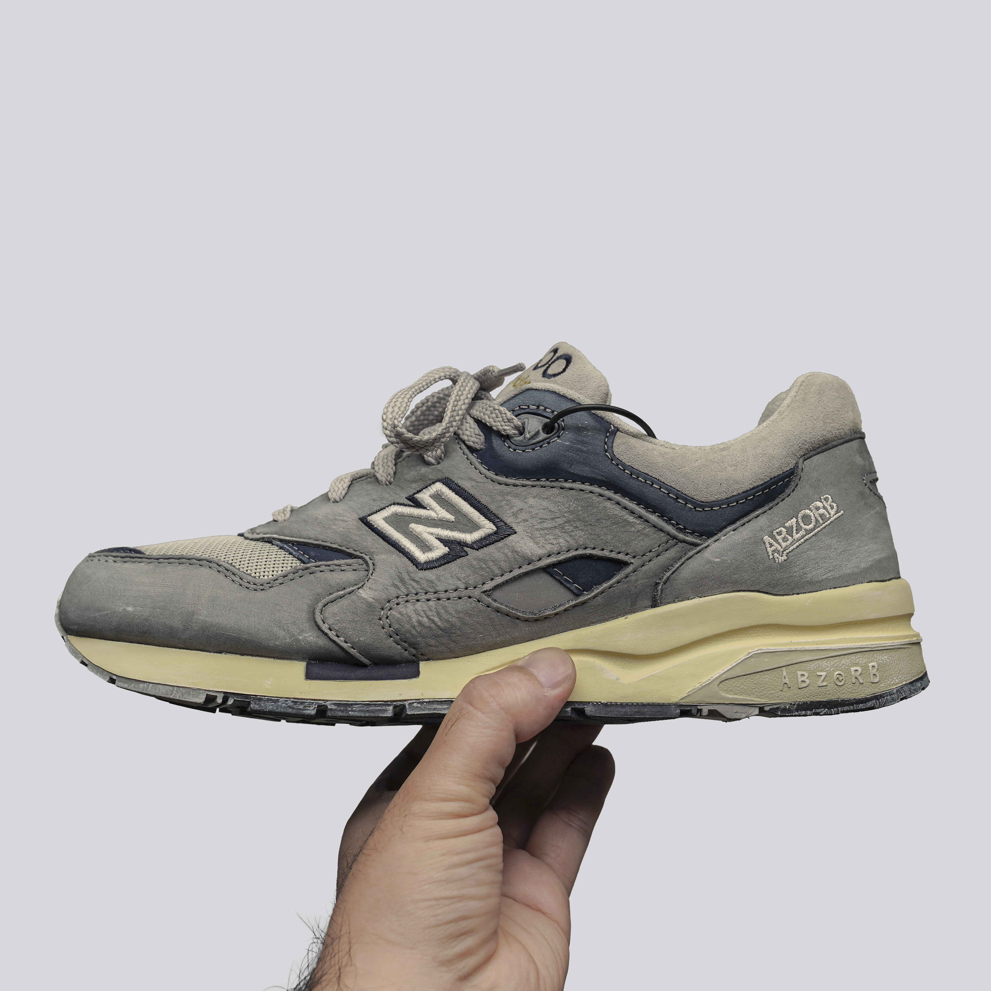 New Balance 1600 Premium Vintage Grey 착용 스타일