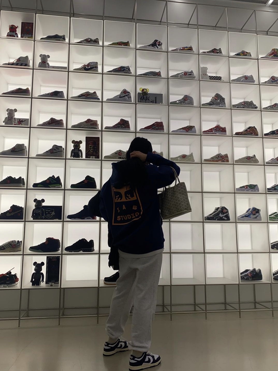 IAB Studio x Obey Eyes Icon Hoodie Oceana, (W) Nike Dunk Low Vintage Midnight Navy 착용 스타일