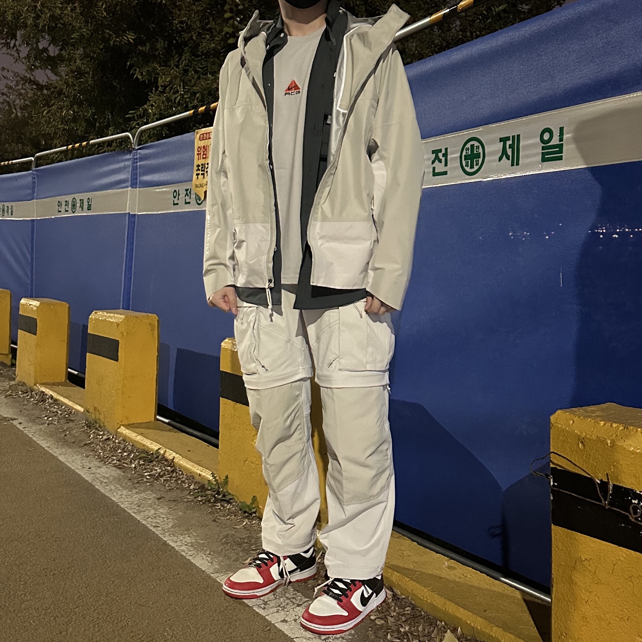 Nike x NBA Dunk Low Retro EMB Black and Chile Red, Nike ACG Storm-Fit ADV Chain of Craters Jacket Light Stone - Asia 착용 스타일