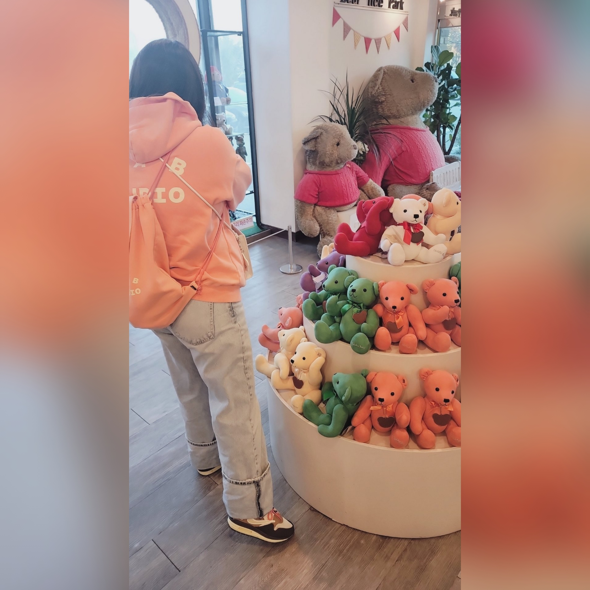 IAB Studio Pigment Hoodie & Sack Salmon, Nike x Travis Scott Air Max 1 Cact.us Brown 착용 스타일 - 2
