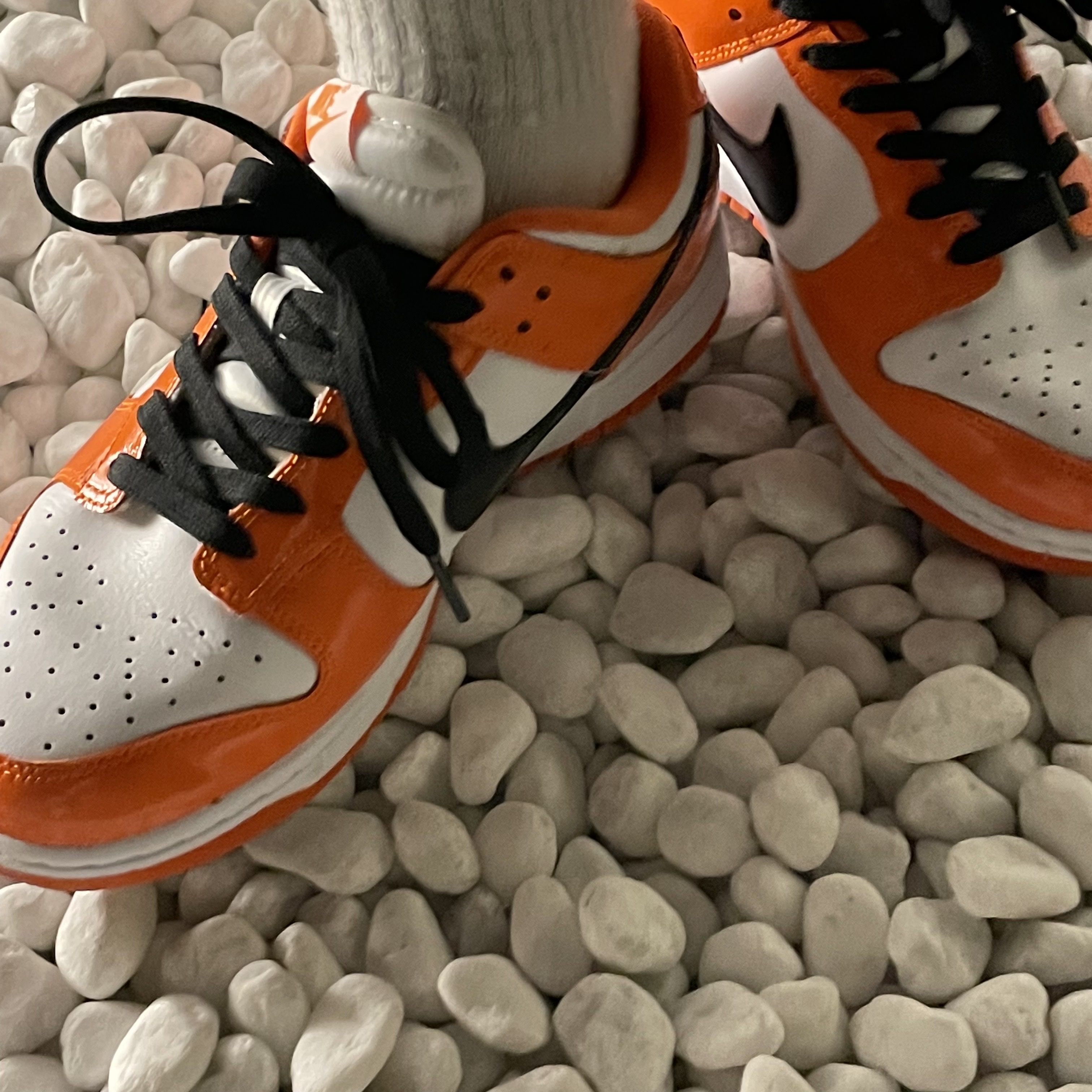 (W) Nike Dunk Low Essential Brilliant Orange 착용 스타일 - 1