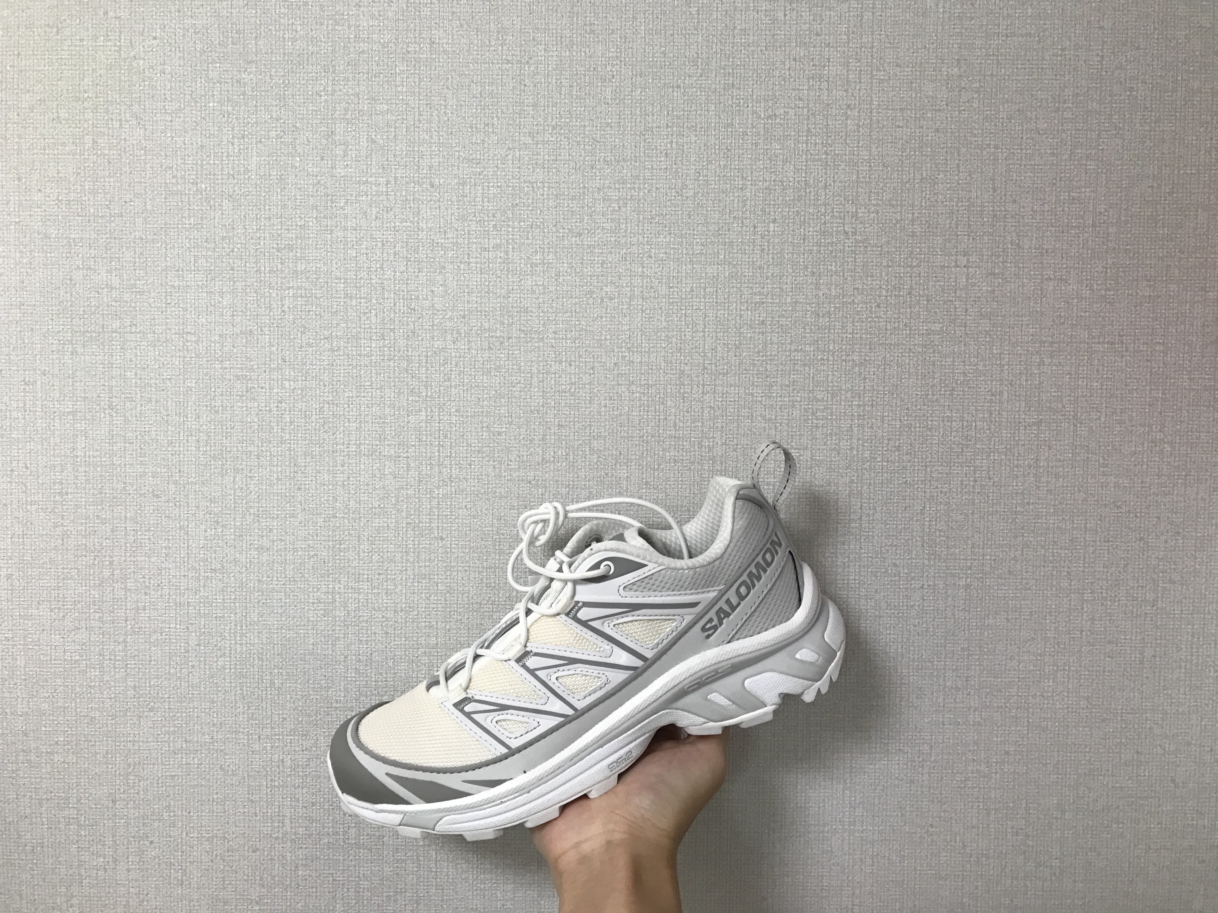 Salomon XT-6 Expanse Alloy Quiet Shade, Salomon XT-6 Expanse Vanilla Ice White 착용 스타일 - 3