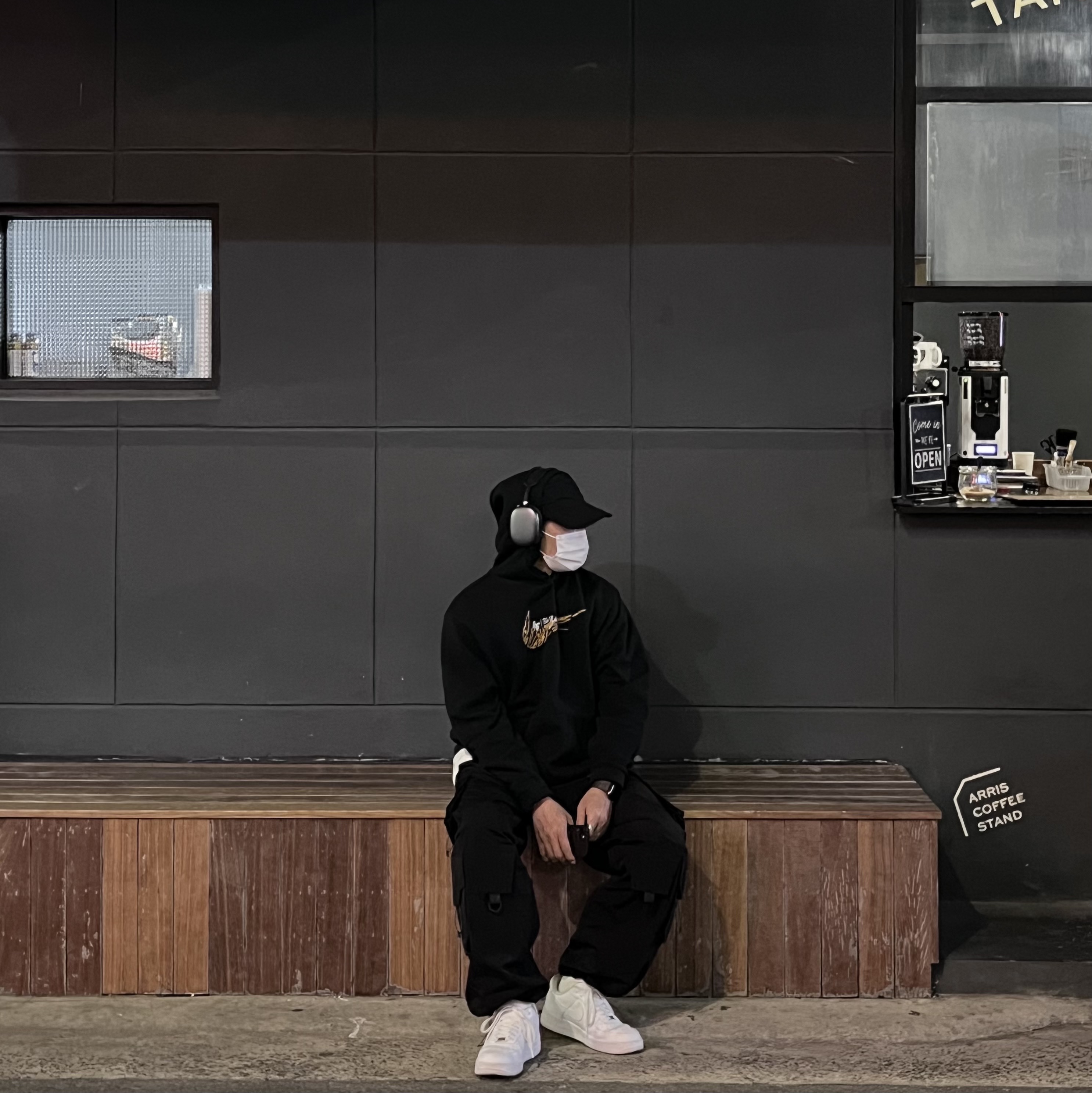 Apple AirPods Max Lightning Space Gray (Korean Ver.), Nike Air Force 1 '07 Low White 착용 스타일 - 1
