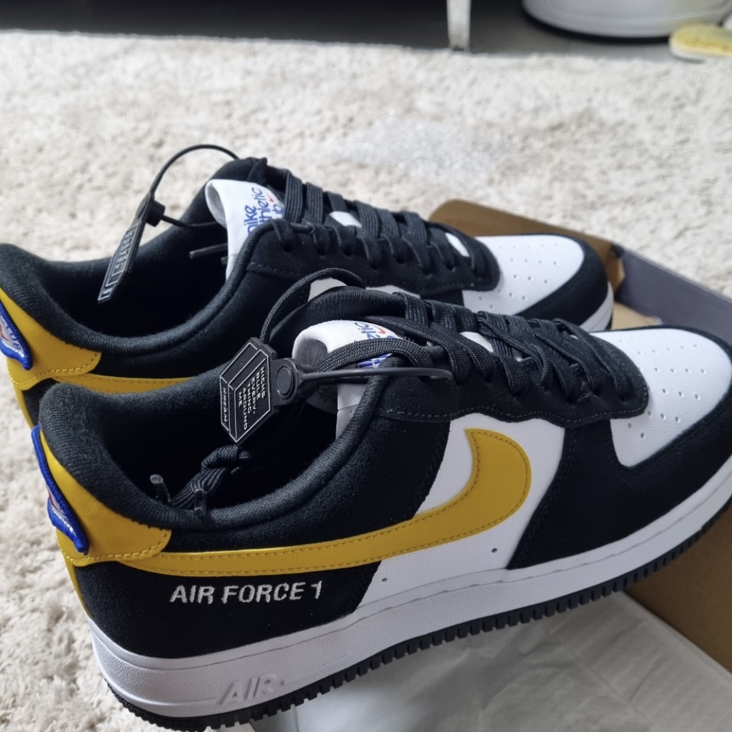Nike Air Force 1 '07 LV8 Athletic Club Black Dark Sulfur 착용 스타일