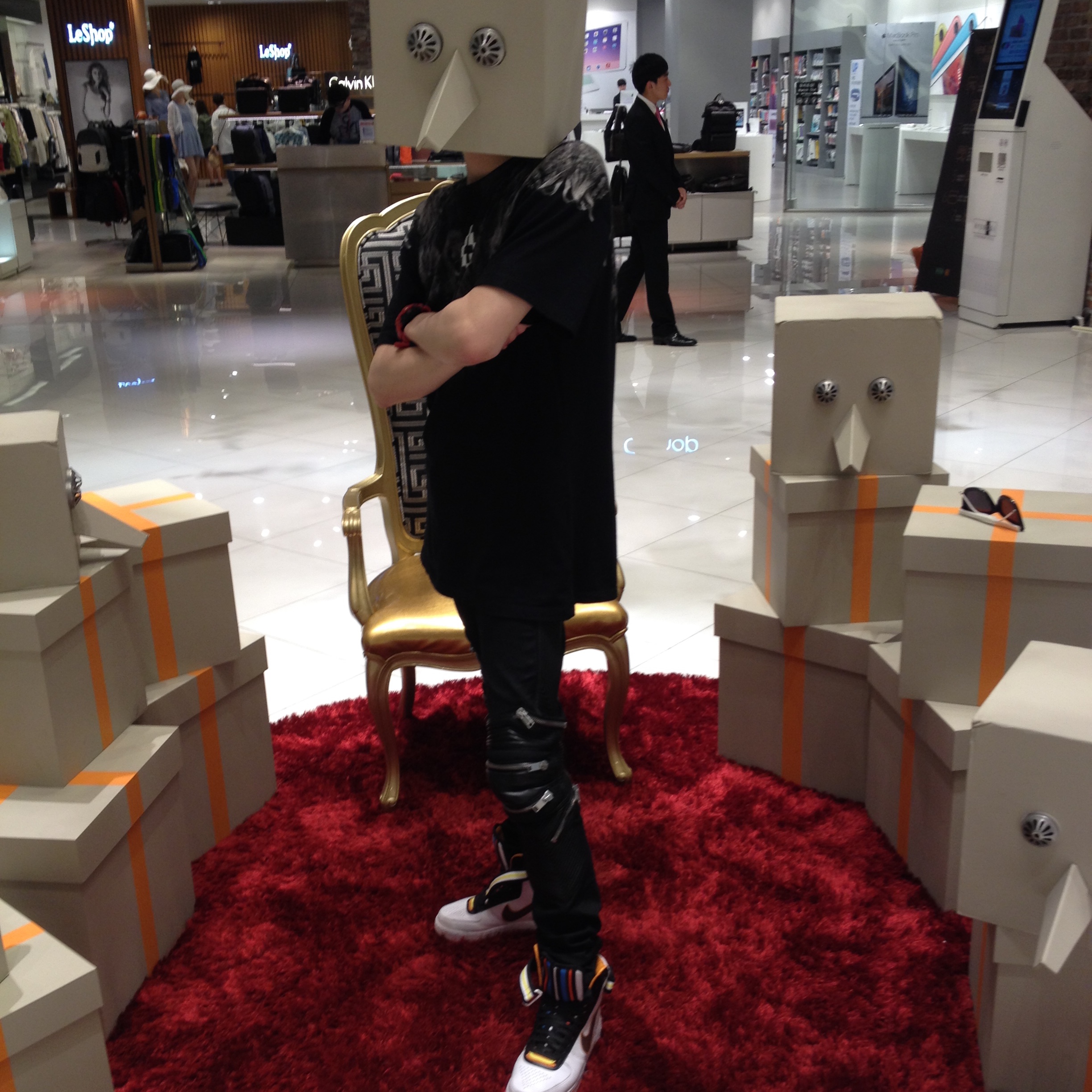 Nike x Riccardo Tisci Air Force 1 High White 착용 스타일