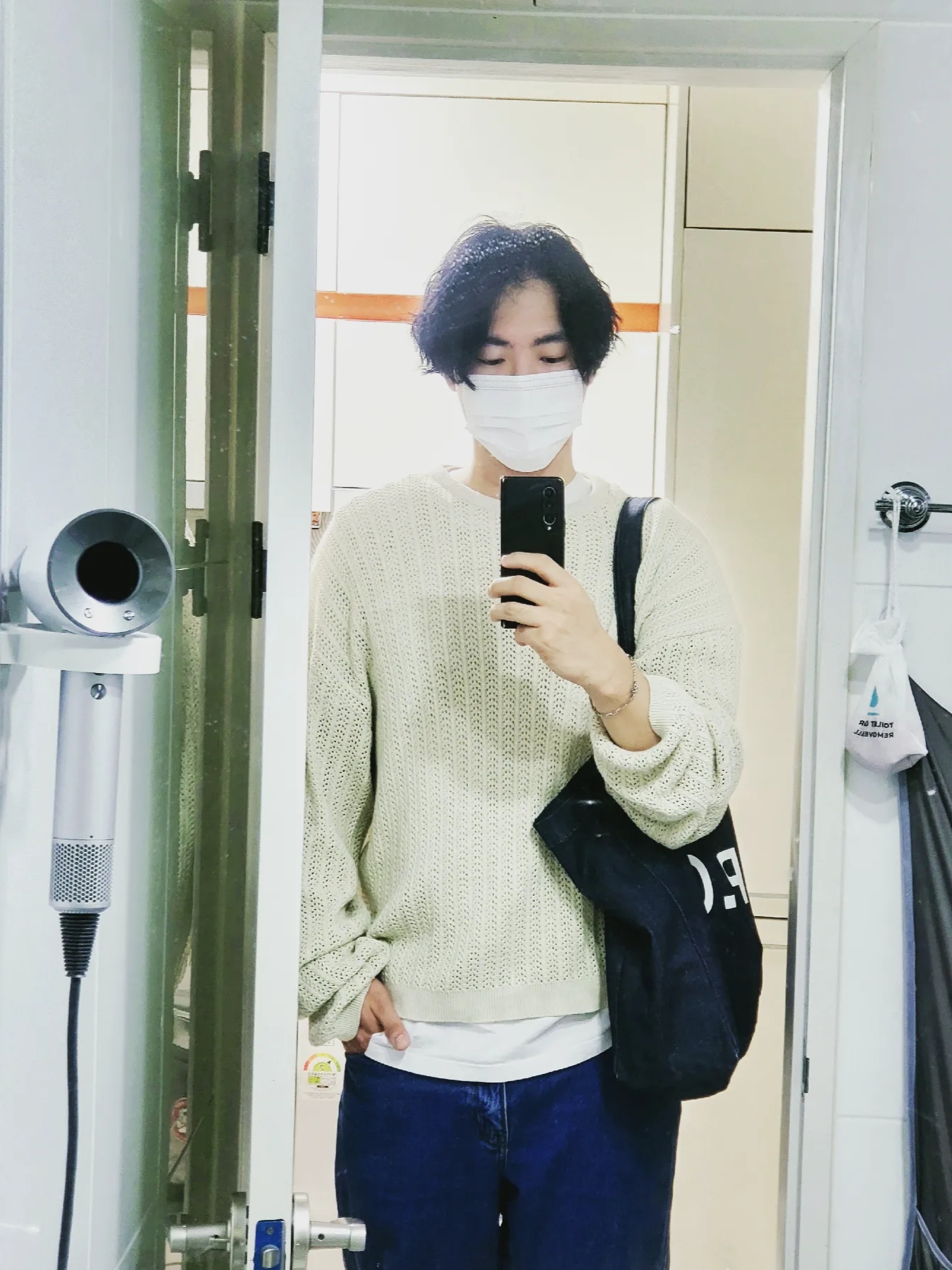 A.P.C. Daniela Shopping Bag Indigo 착용 스타일 - 1