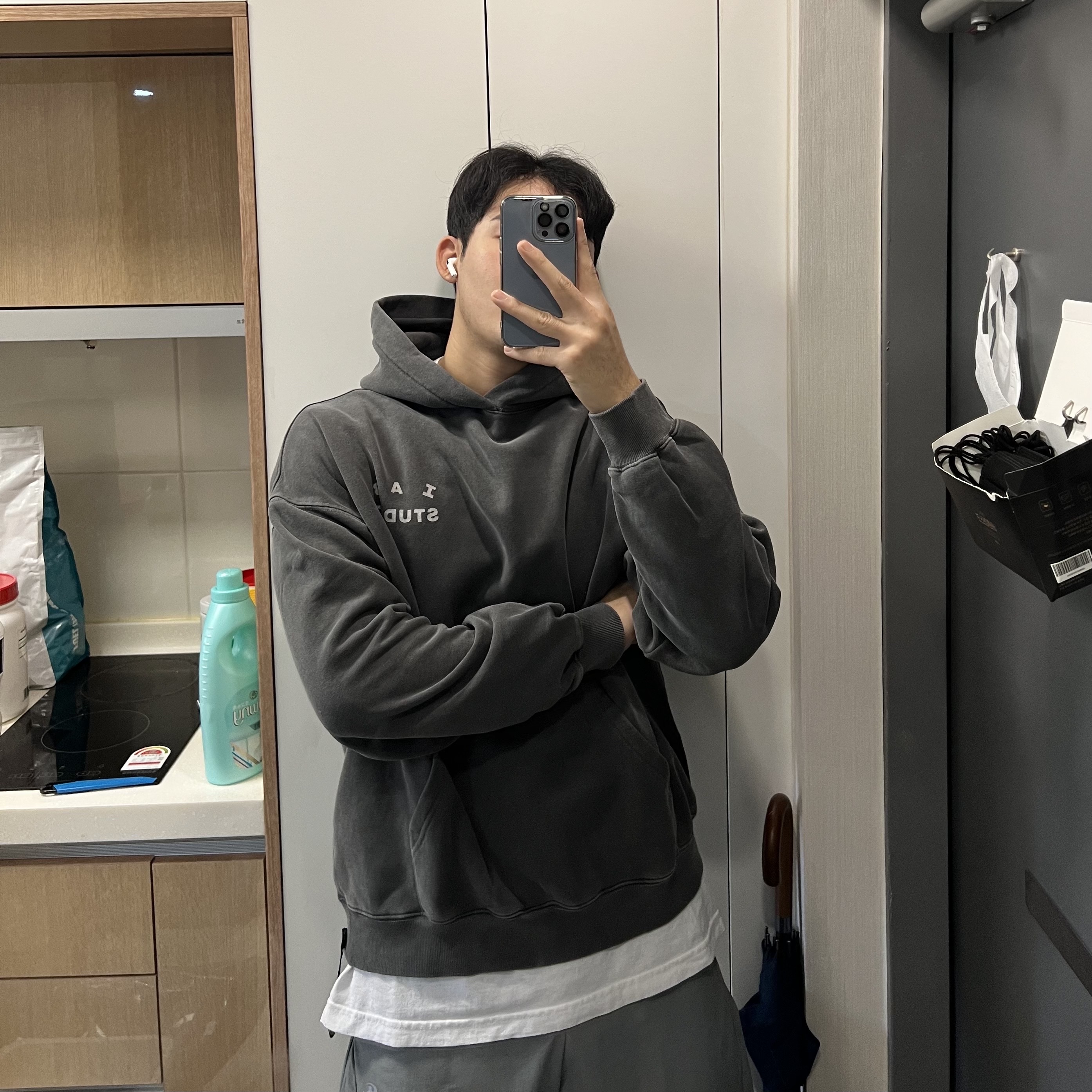 IAB Studio Pigment Hoodie & Sack Black, IAB Studio Pigment Hoodie Black 착용 스타일 - 2