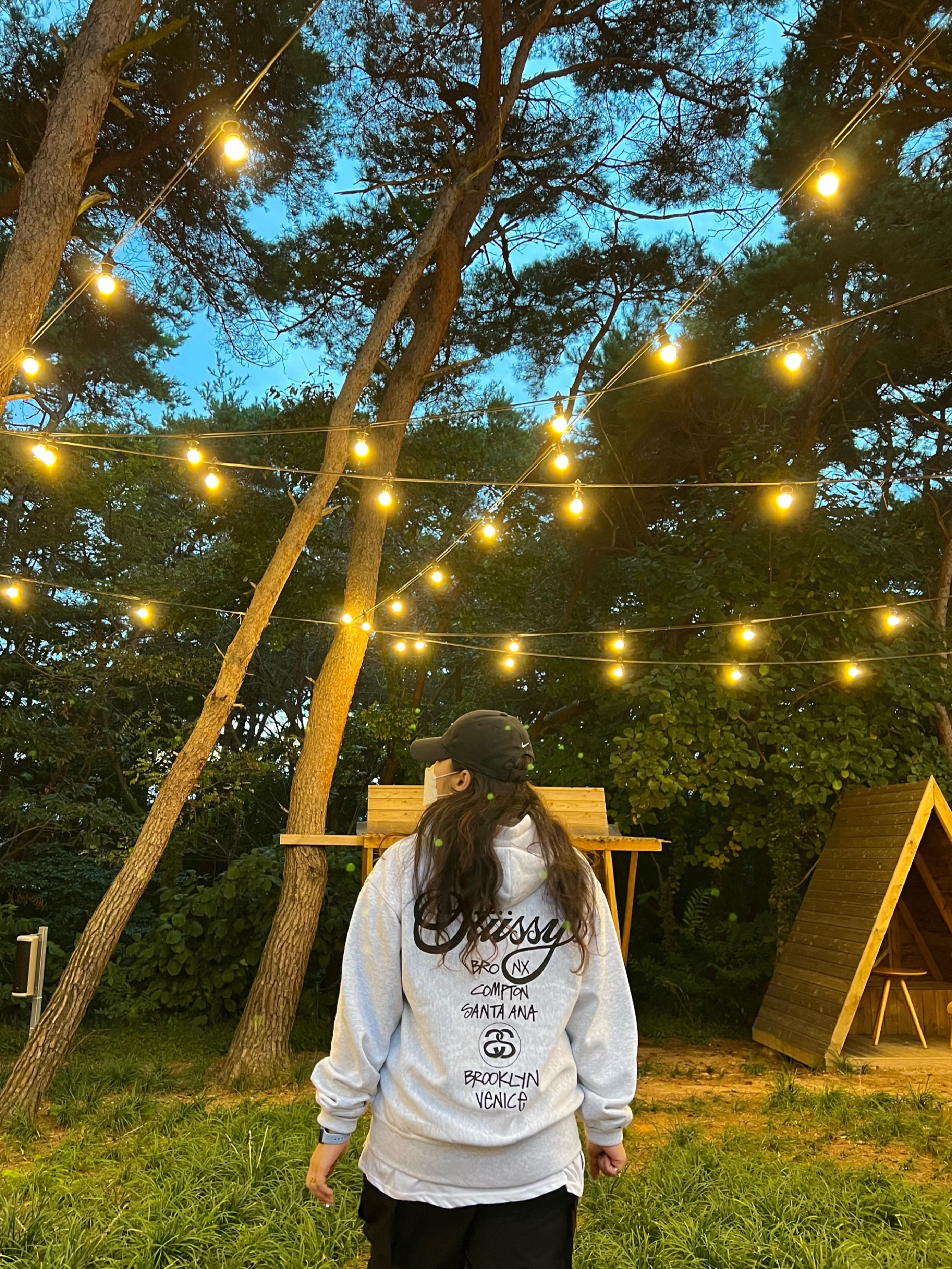 Stussy World Tour Hoodie Ash Heather 2022 착용 스타일