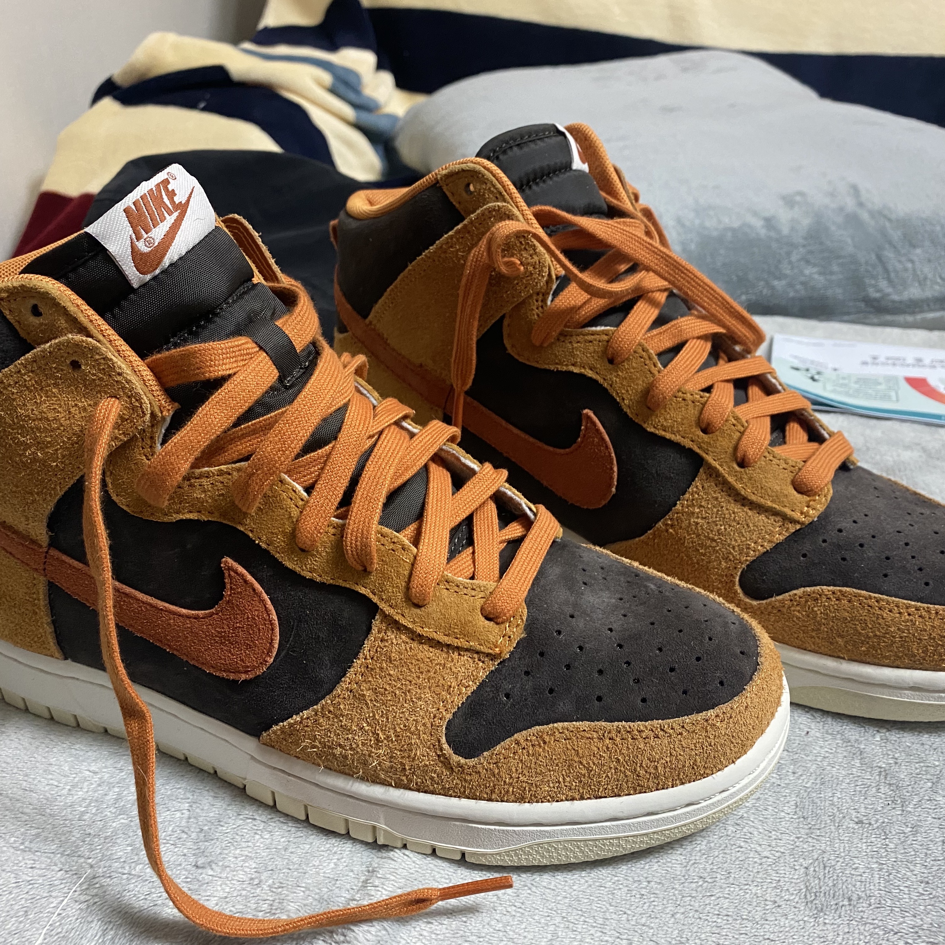Nike Dunk High Retro PRM Dark Curry 착용 스타일 - 1