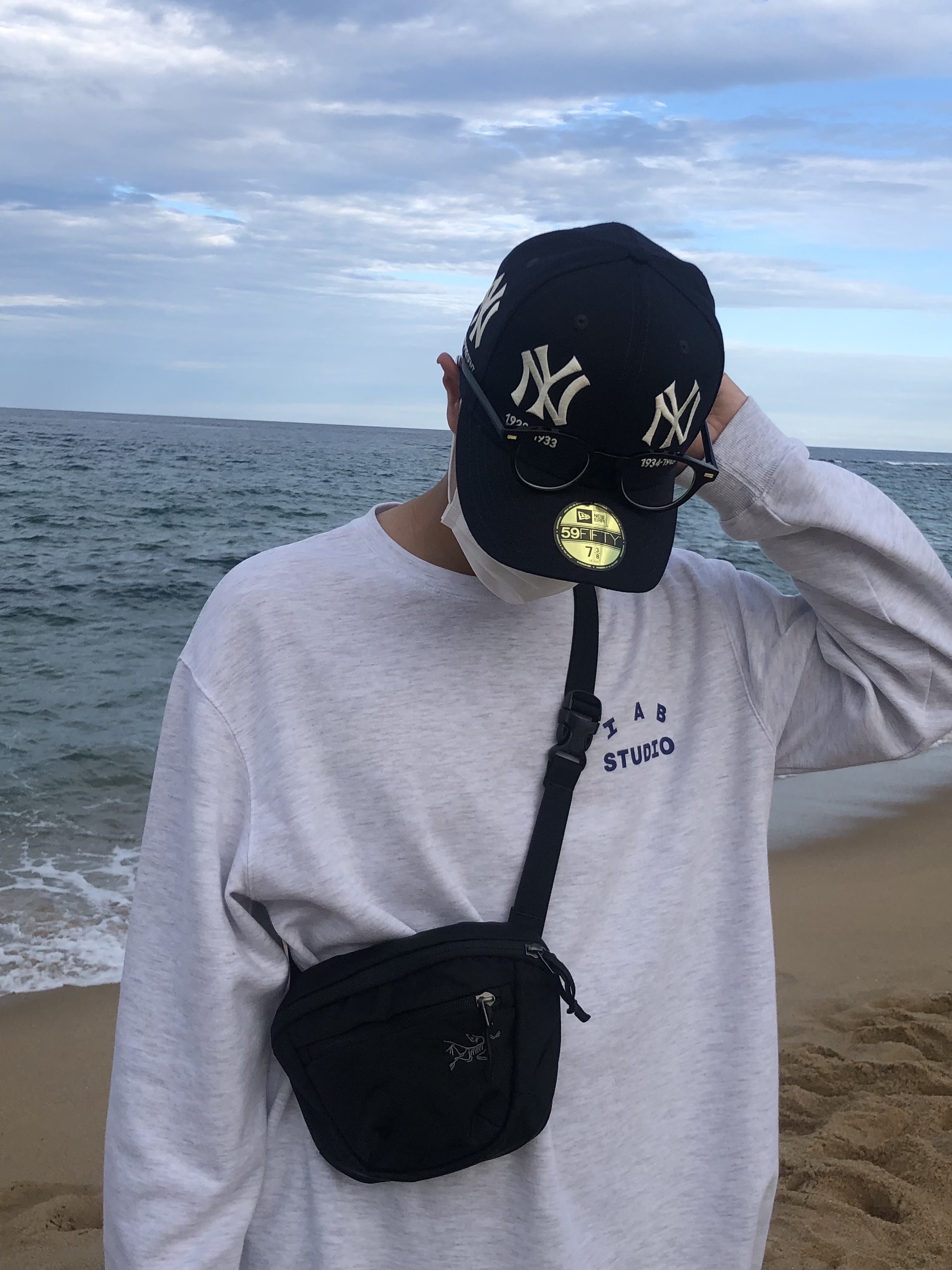 IAB Studio Long Sleeve Light Gray, Arc'teryx Mantis 1 Waistpack Black 착용 스타일 - 2