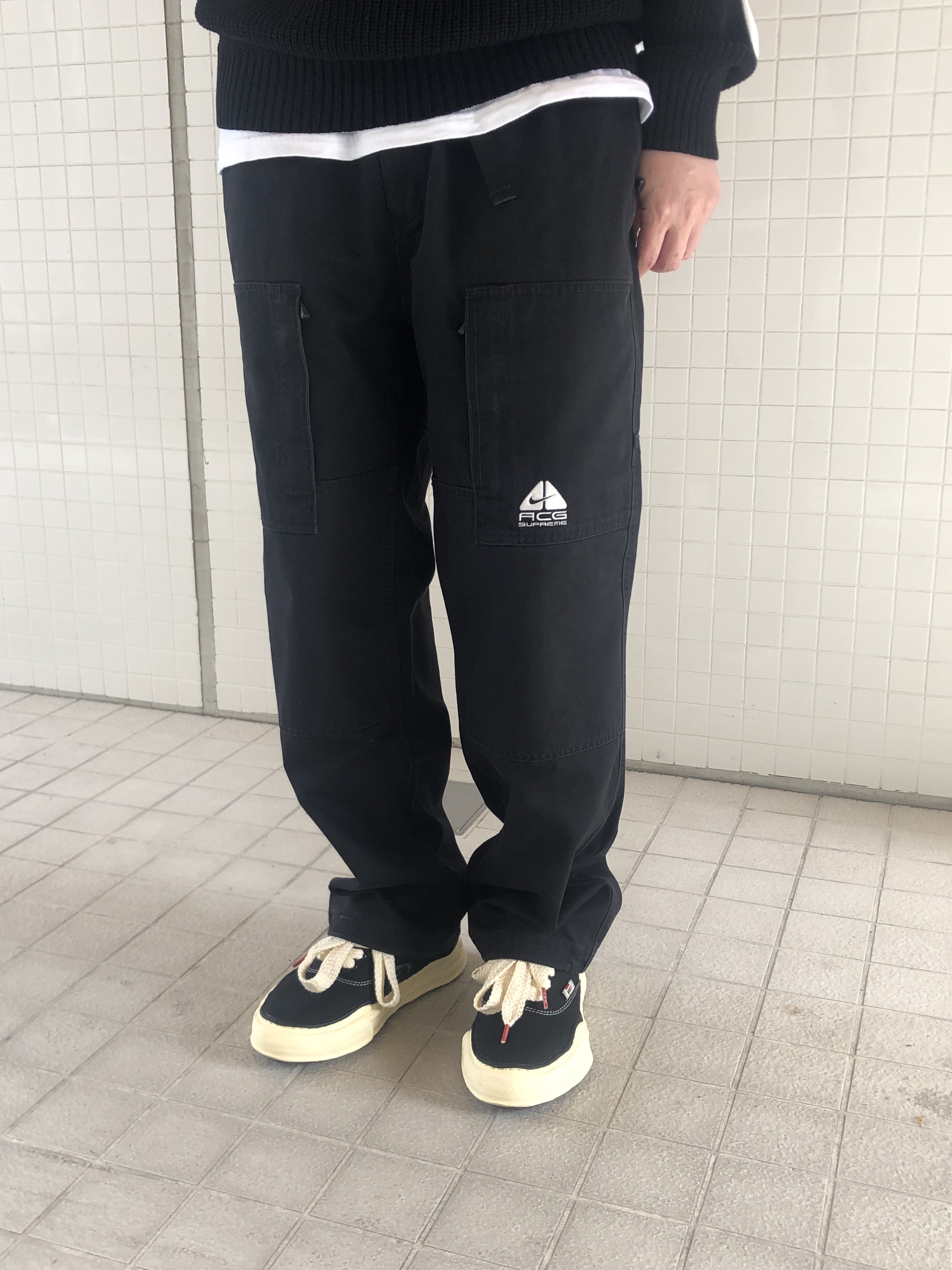 Supreme x Nike ACG Belted Denim Pants Black - 22FW, Maison Mihara Yasuhiro Baker OG Sole OD Canvas Low-top Sneakers Black 착용 스타일