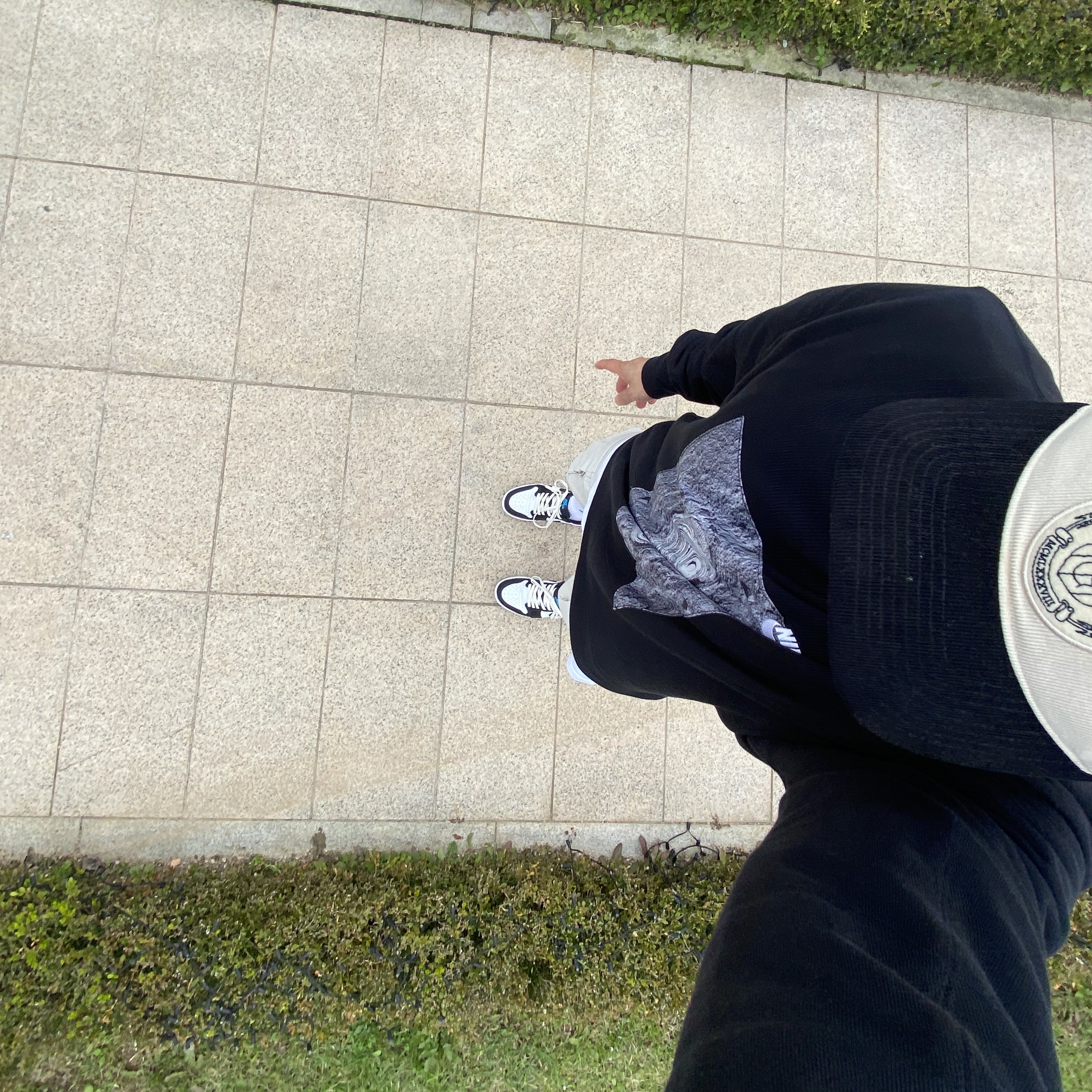Jordan 1 Retro Low OG Black and Dark Powder Blue, Jordan x Russell Westbrook Honor the Gift Cap 착용 스타일