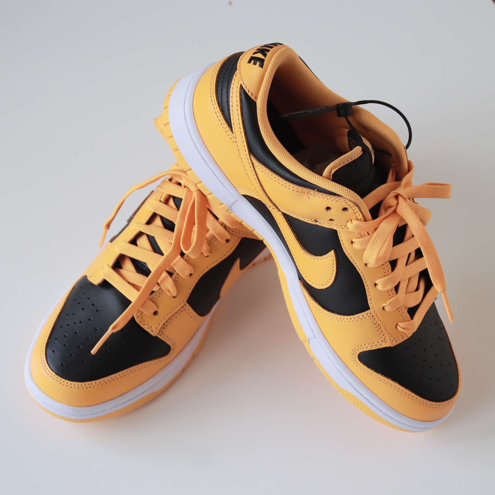 Nike Dunk Low Retro Championship Goldenrod 착용 스타일 - 1