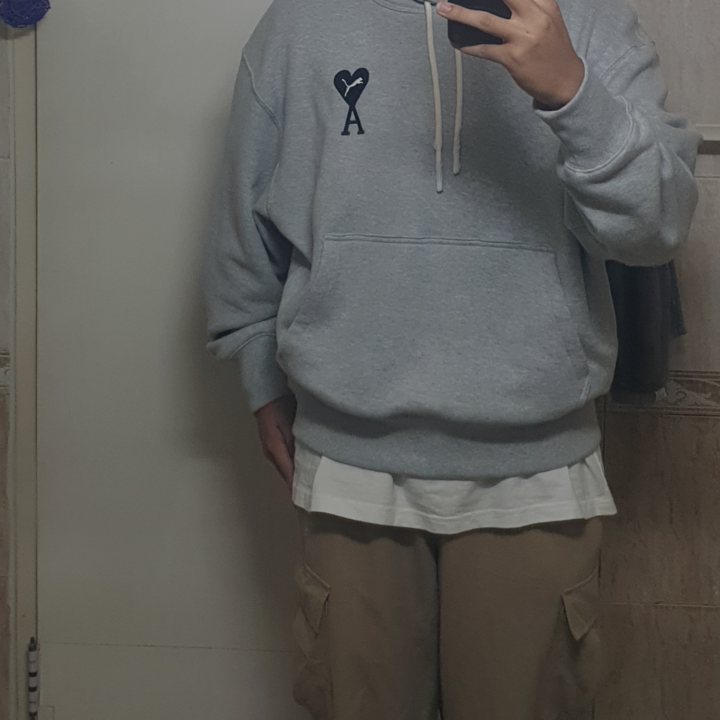 Puma x AMI Hoodie Light Gray Heather 착용 스타일