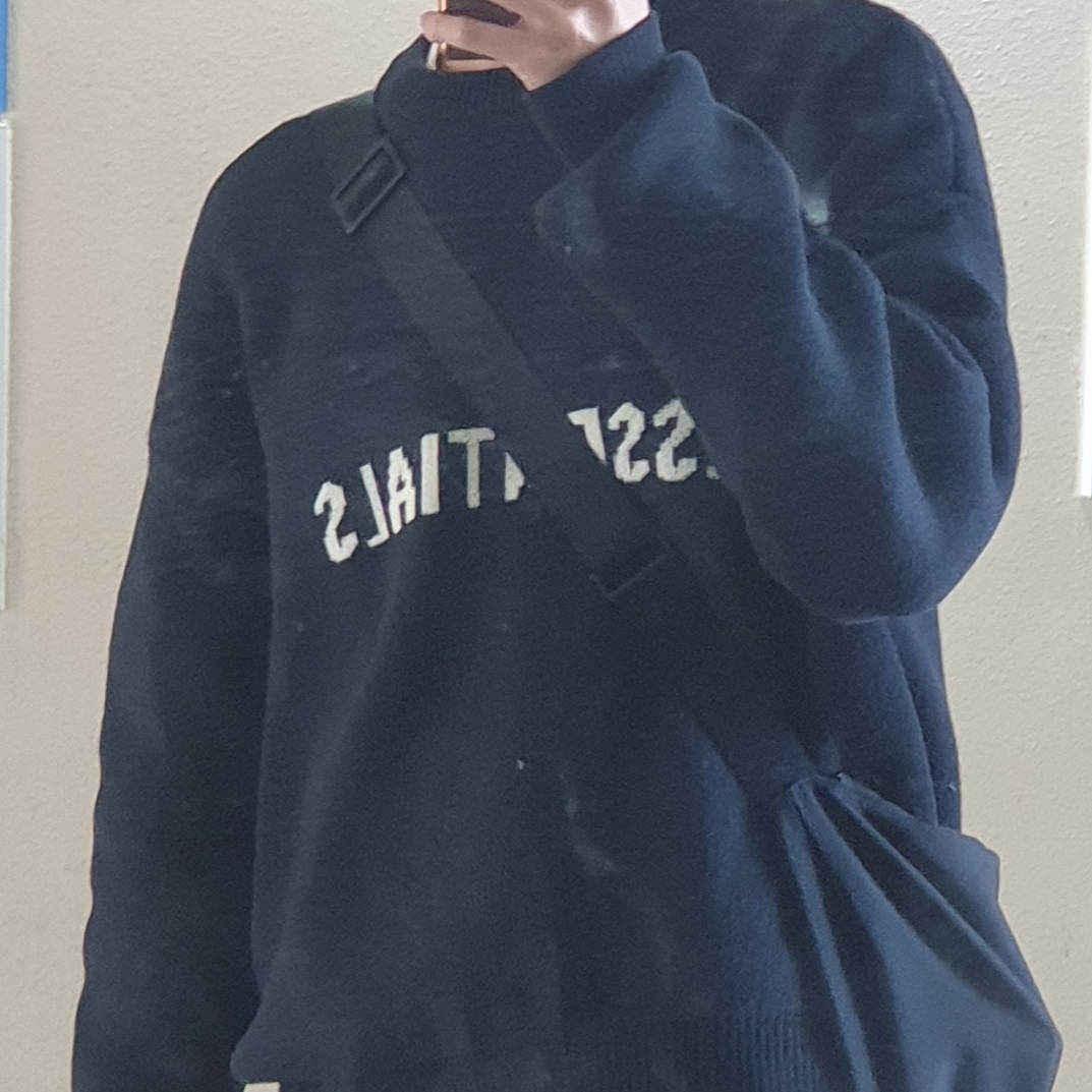 Essentials Knit Sweater Black 2020 착용 스타일
