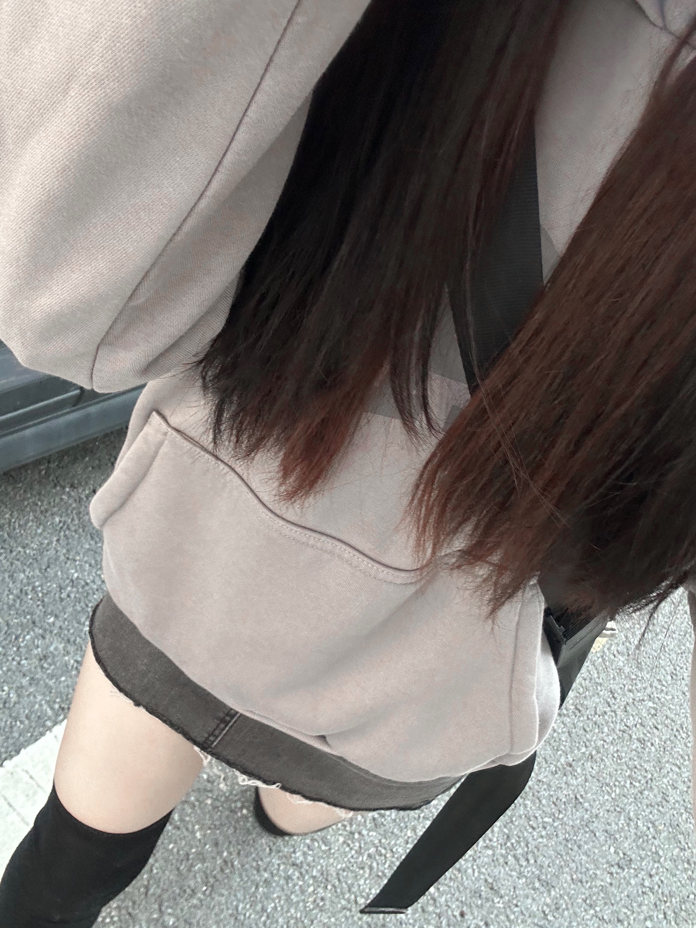 Yeezy Gap Engineered By Balenciaga Dove Shrunken Hoodie Gray 착용 스타일 - 1