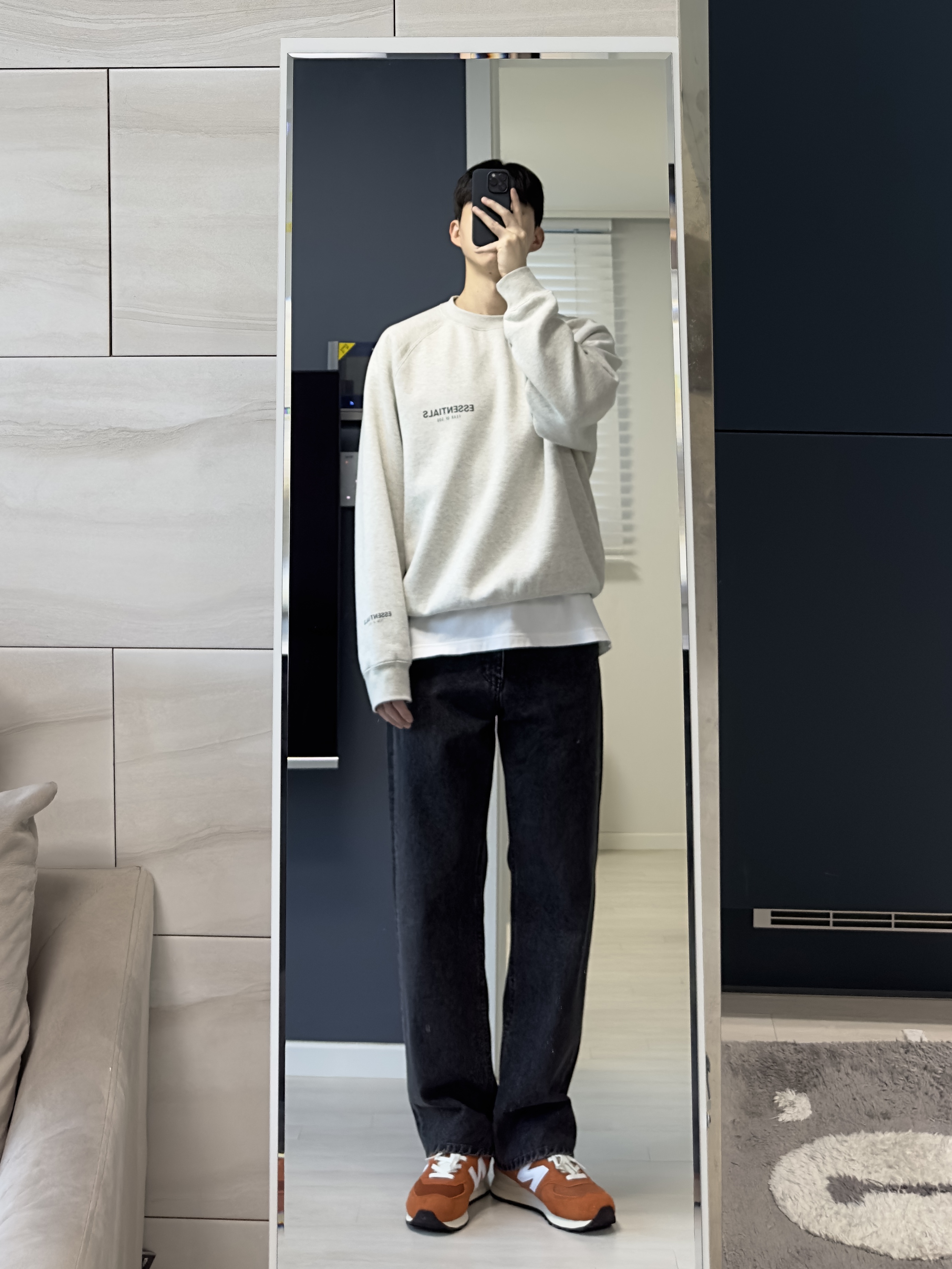 New Balance 574 Heritage Orange Burst White, Essentials The Core Collection Crewneck Sweatshirt Light Oatmeal 착용 스타일