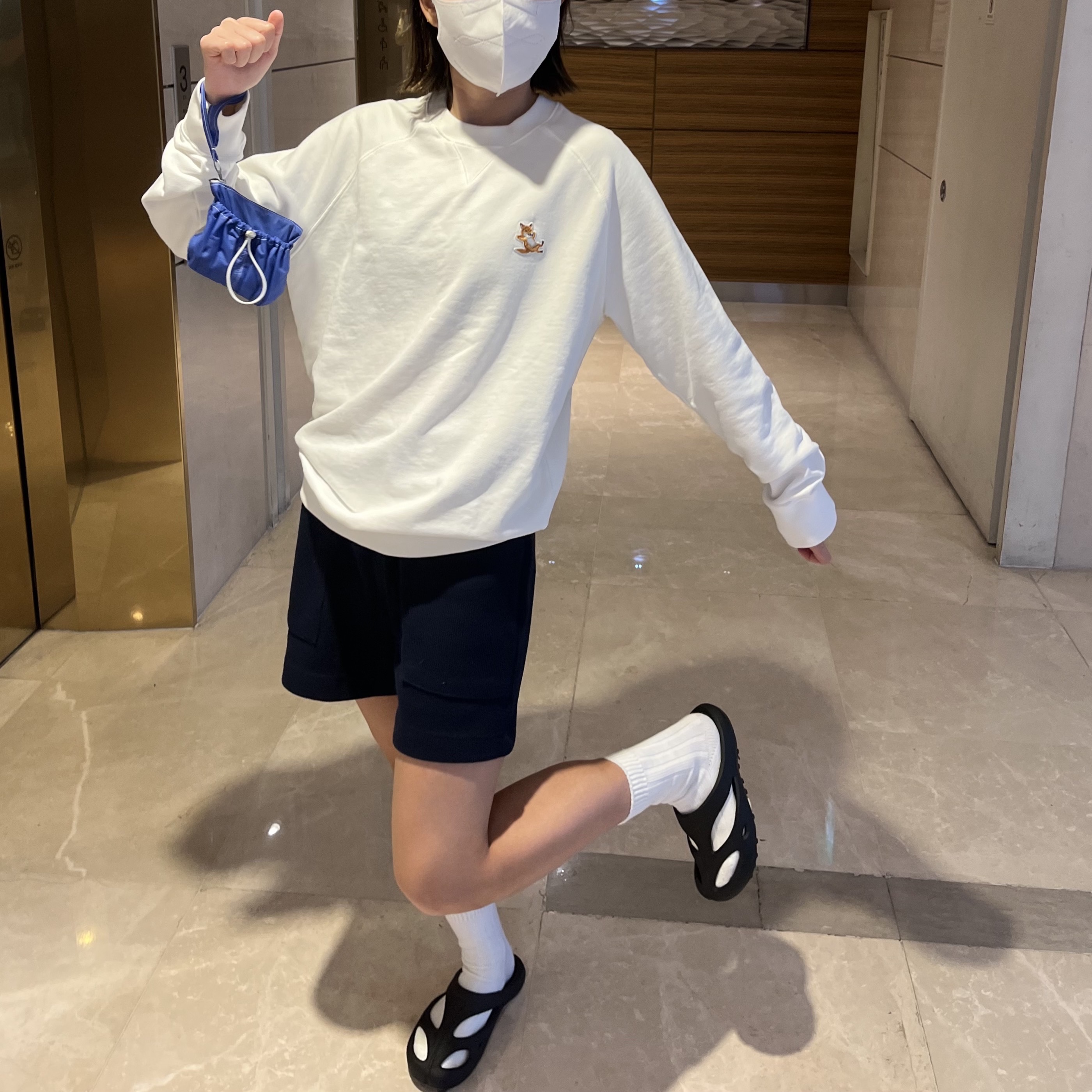 Keen Shanti Black Dawn Blue, Maison Kitsune Chillax Fox Patch Classic Sweatshirt Ecru 착용 스타일