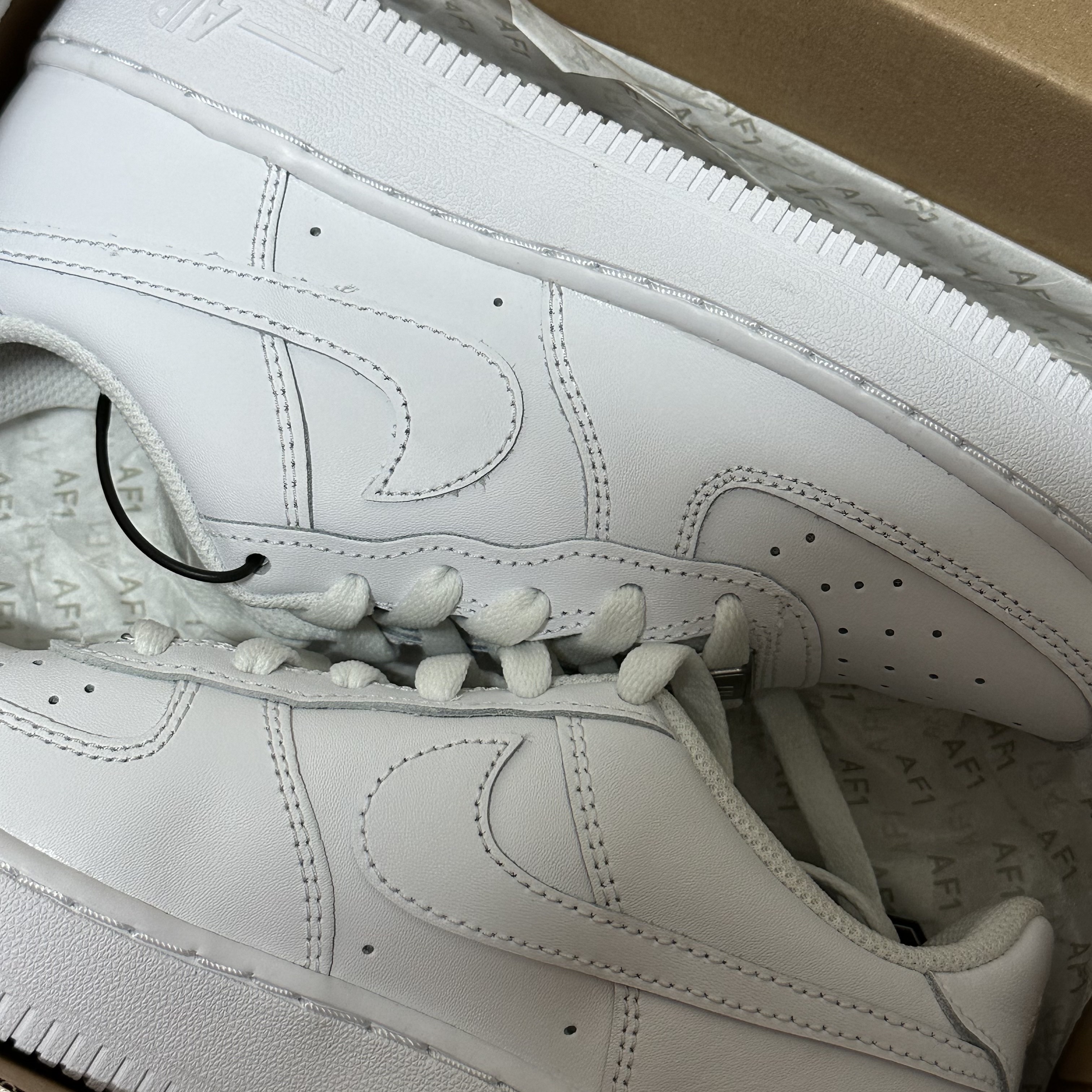 (GS) Nike Air Force 1 LE White 착용 스타일 - 1