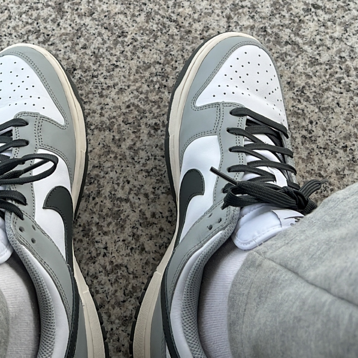(W) Nike Dunk Low Light Smoke Grey 착용 스타일