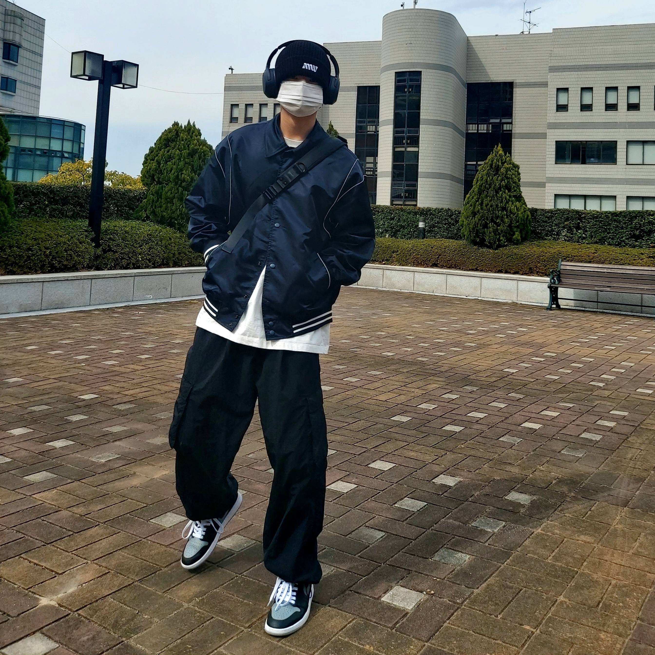 (W) Jordan 1 Mid Black Particle Grey 착용 스타일 - 5