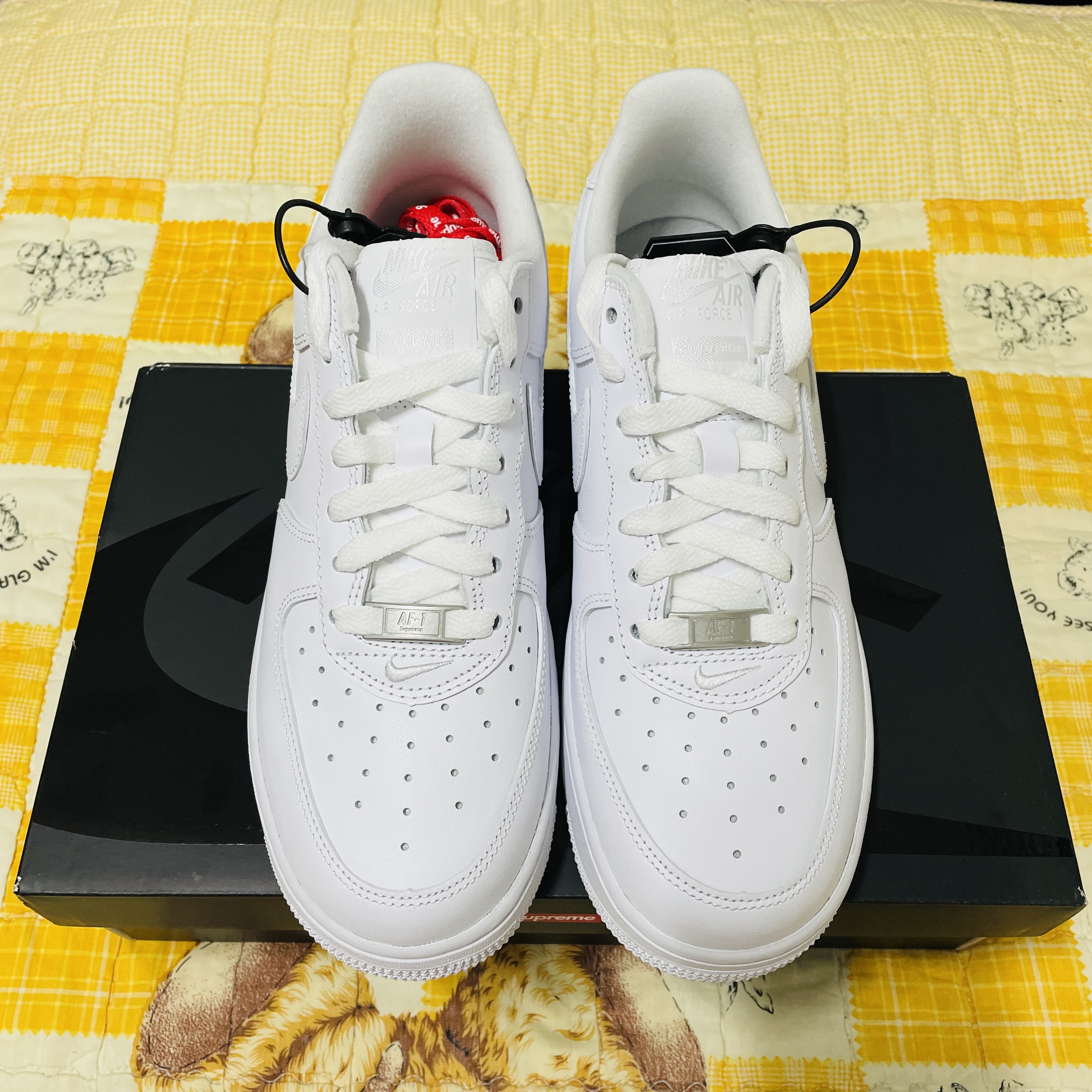 Nike x Supreme Air Force 1 Low White 착용 스타일 - 1
