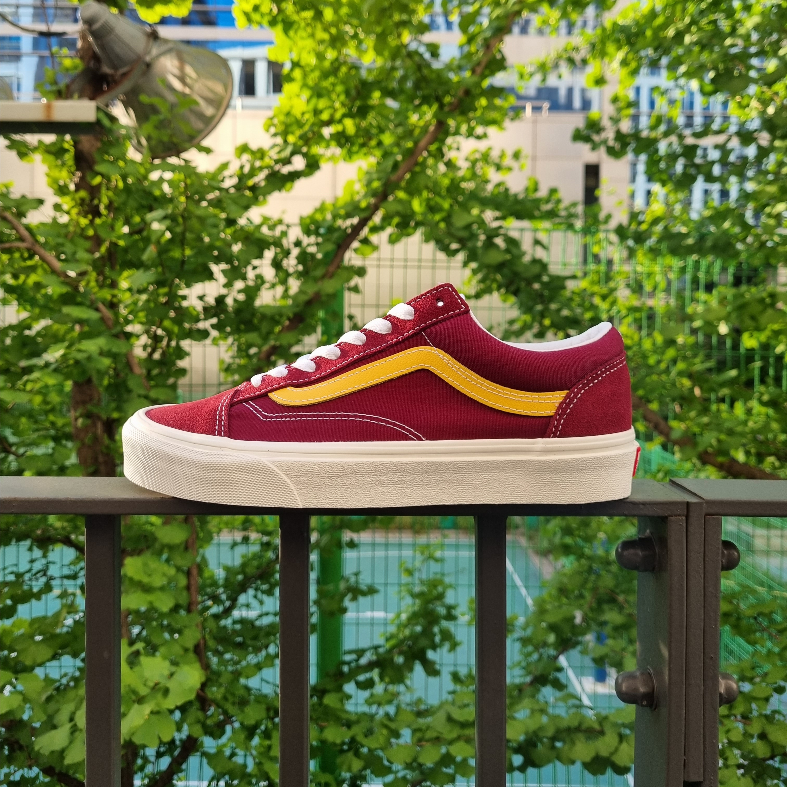 Vans Style 36 Suede Canvas Tawny Port 착용 스타일