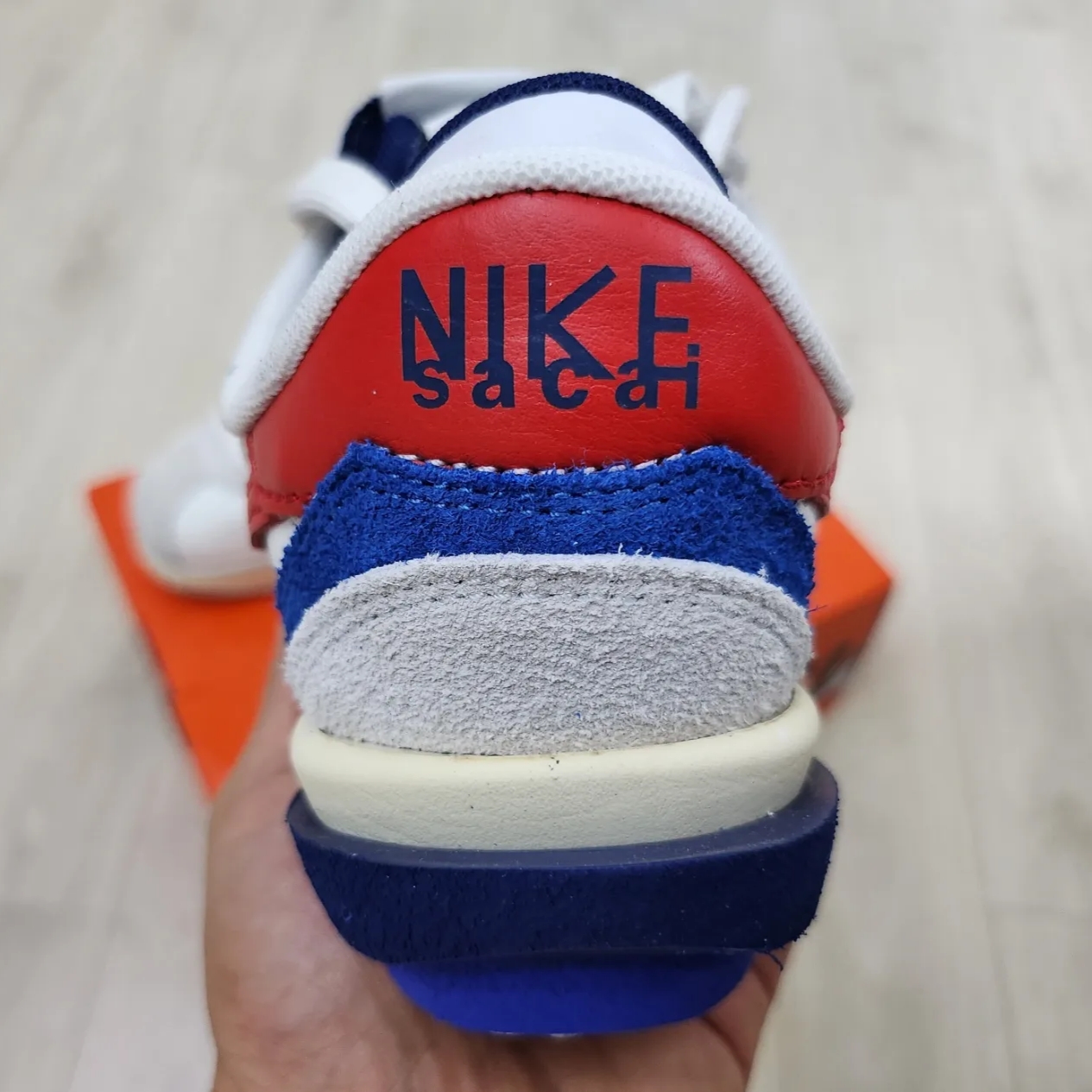 Nike x Sacai Zoom Cortez SP White and University Red 착용 스타일 - 4