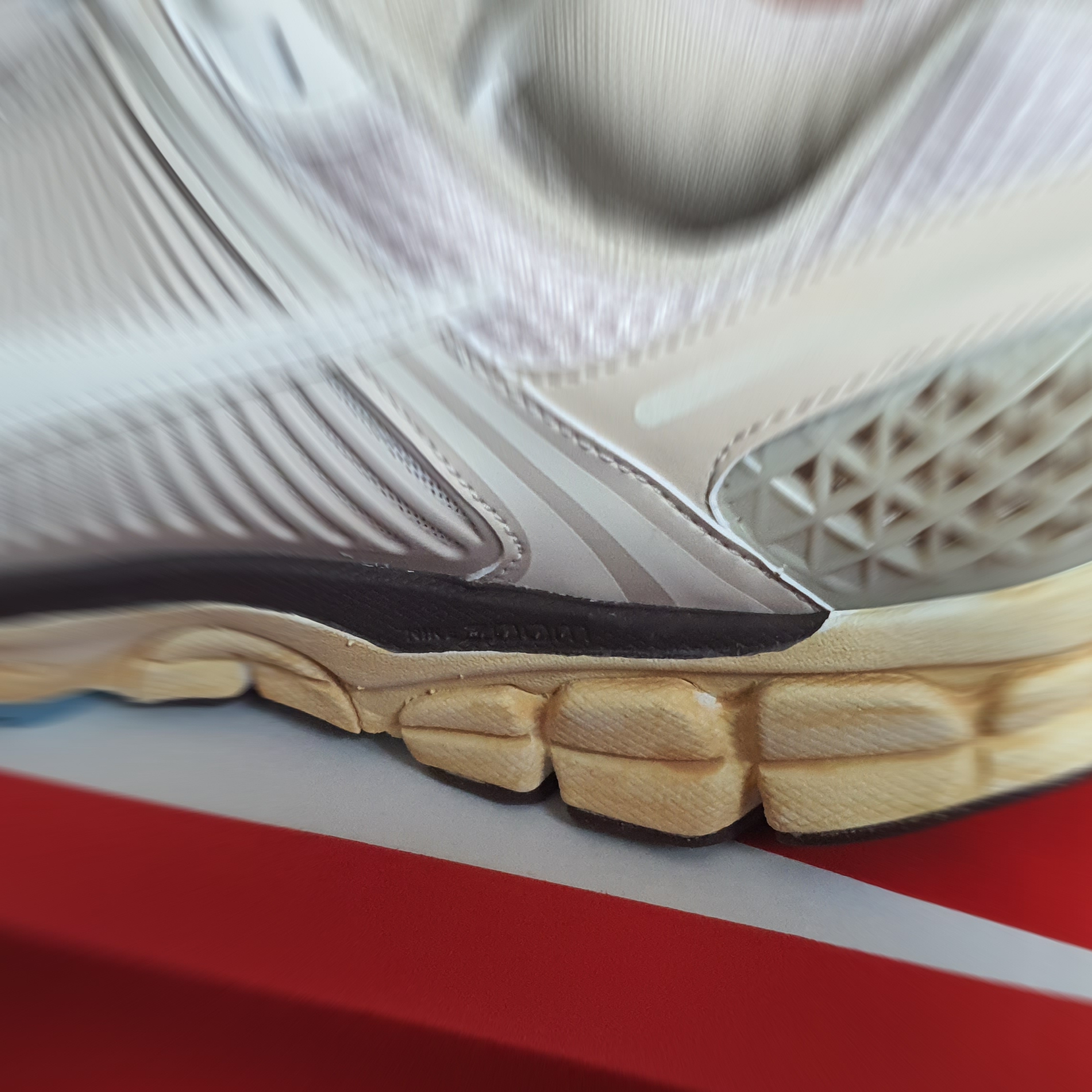 (W) Nike Zoom Vomero 5 Oatmeal, (W) Nike Zoom Vomero 5 Cobblestone and Flat Pewter 착용 스타일 - 2