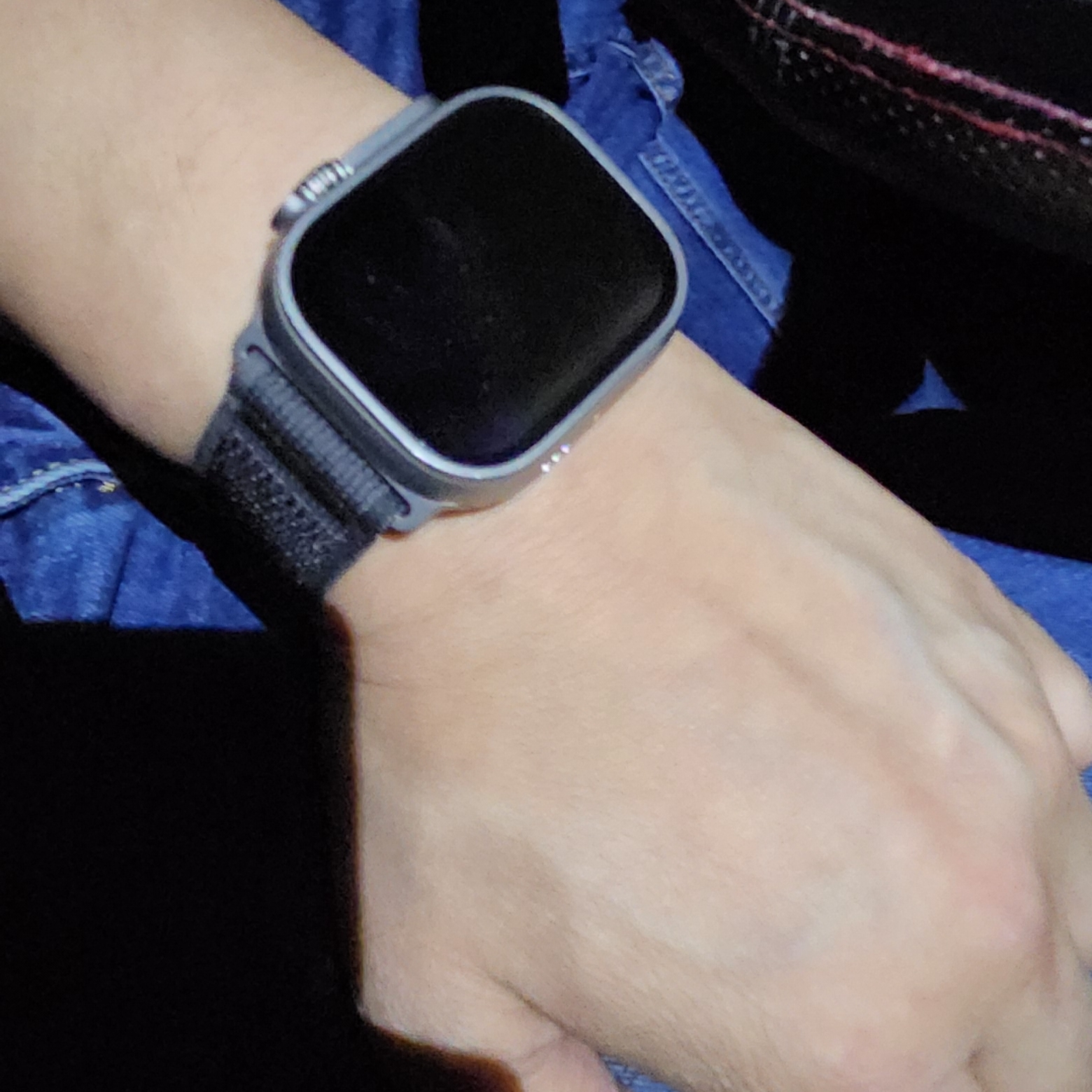 Apple Watch Ultra 49mm Titanium Case with Trail Loop M/L Black Gray (Korean Ver.) 착용 스타일 - 3