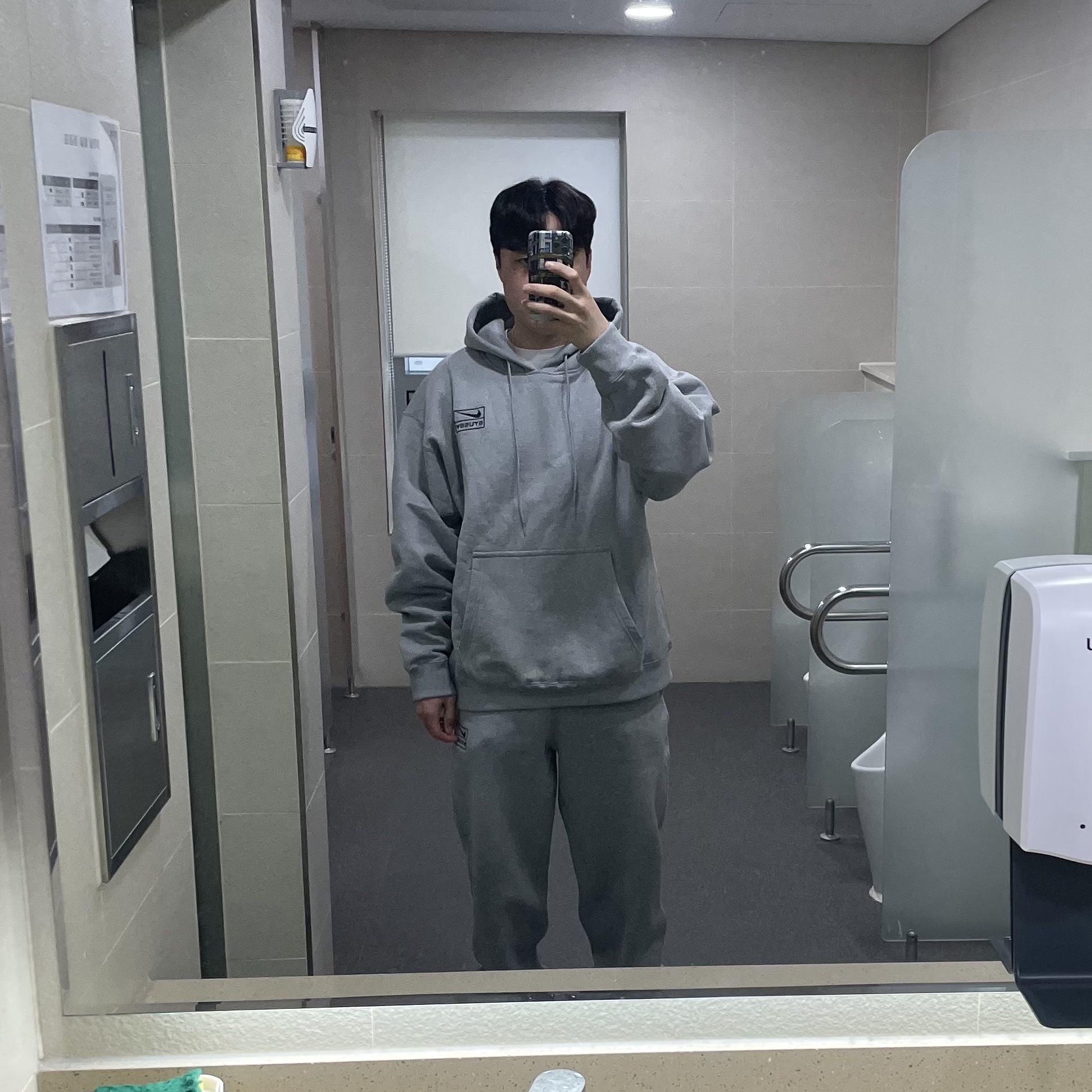 Nike x Stussy NRG RA Pullover Hoodie Dark Grey Heather (DJ9488-063), Nike x Stussy NRG RA Fleece Pants Dark Grey Heather (DJ9490-063) 착용 스타일