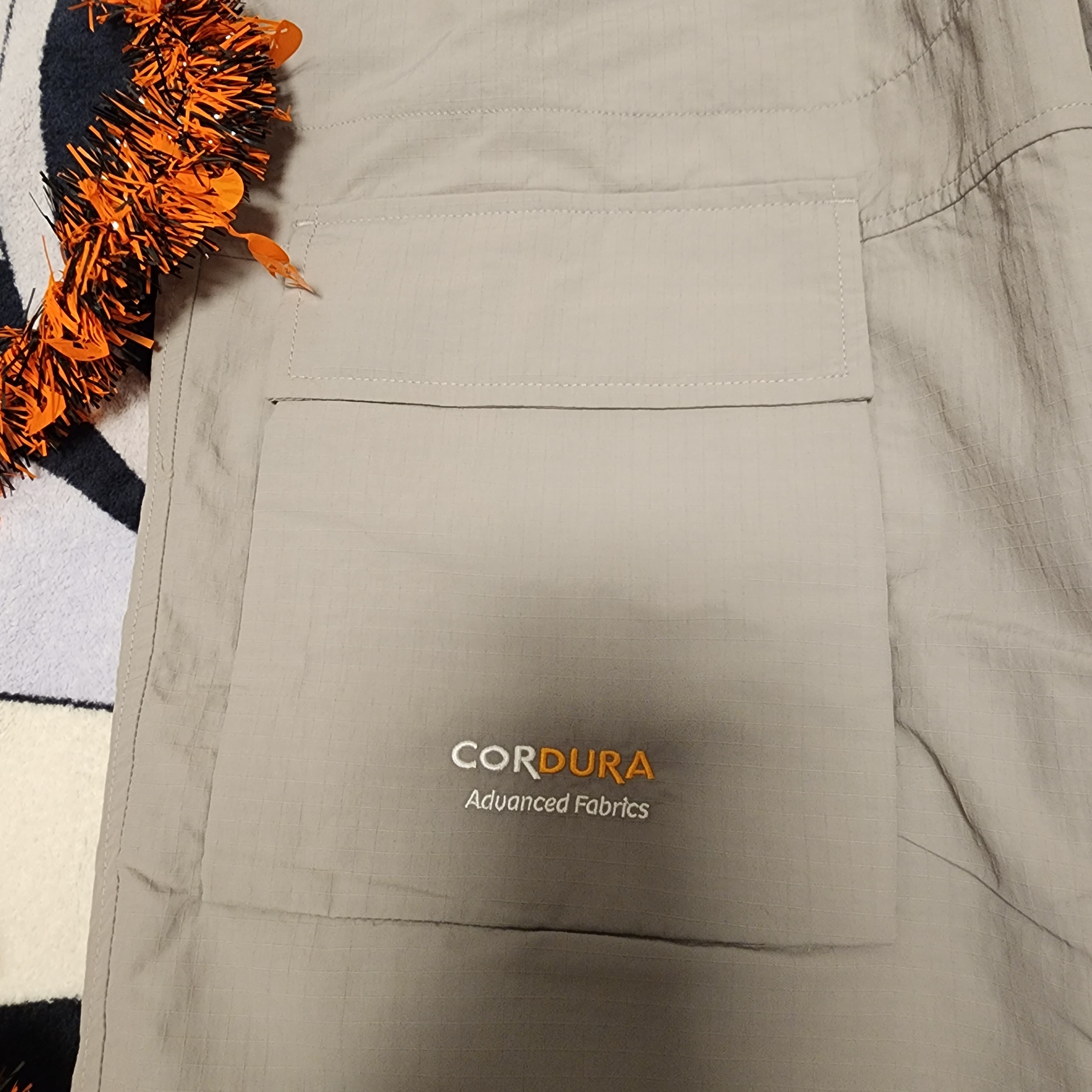 Palace Cordura RS Shell Cargos Grey - 22FW 착용 스타일 - 3