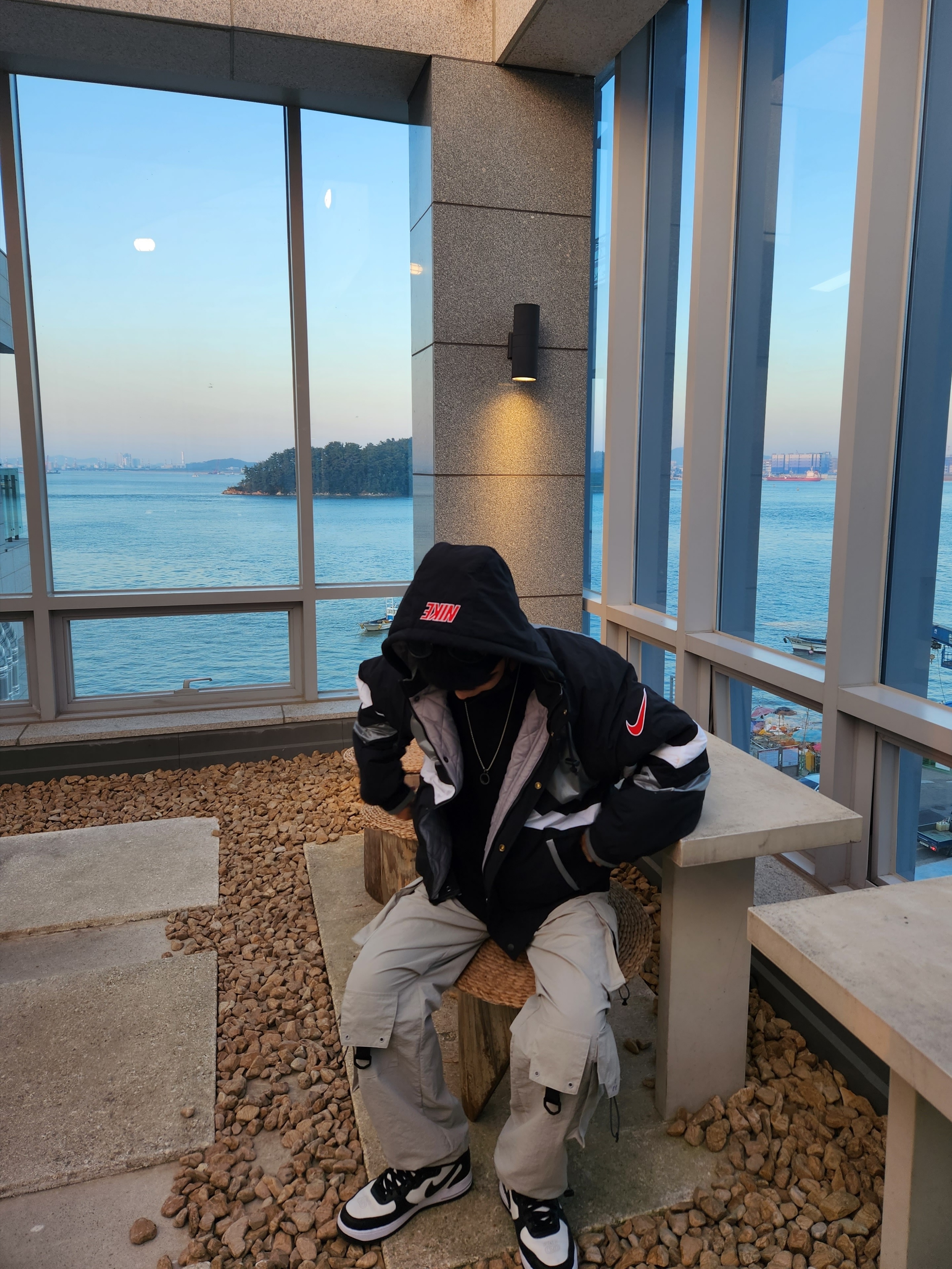 Supreme x Nike Hooded Sport Jacket Silver - 19SS, Nike x Stussy Air Force 1 '07 Mid SP Black and Light Bone 착용 스타일 - 2