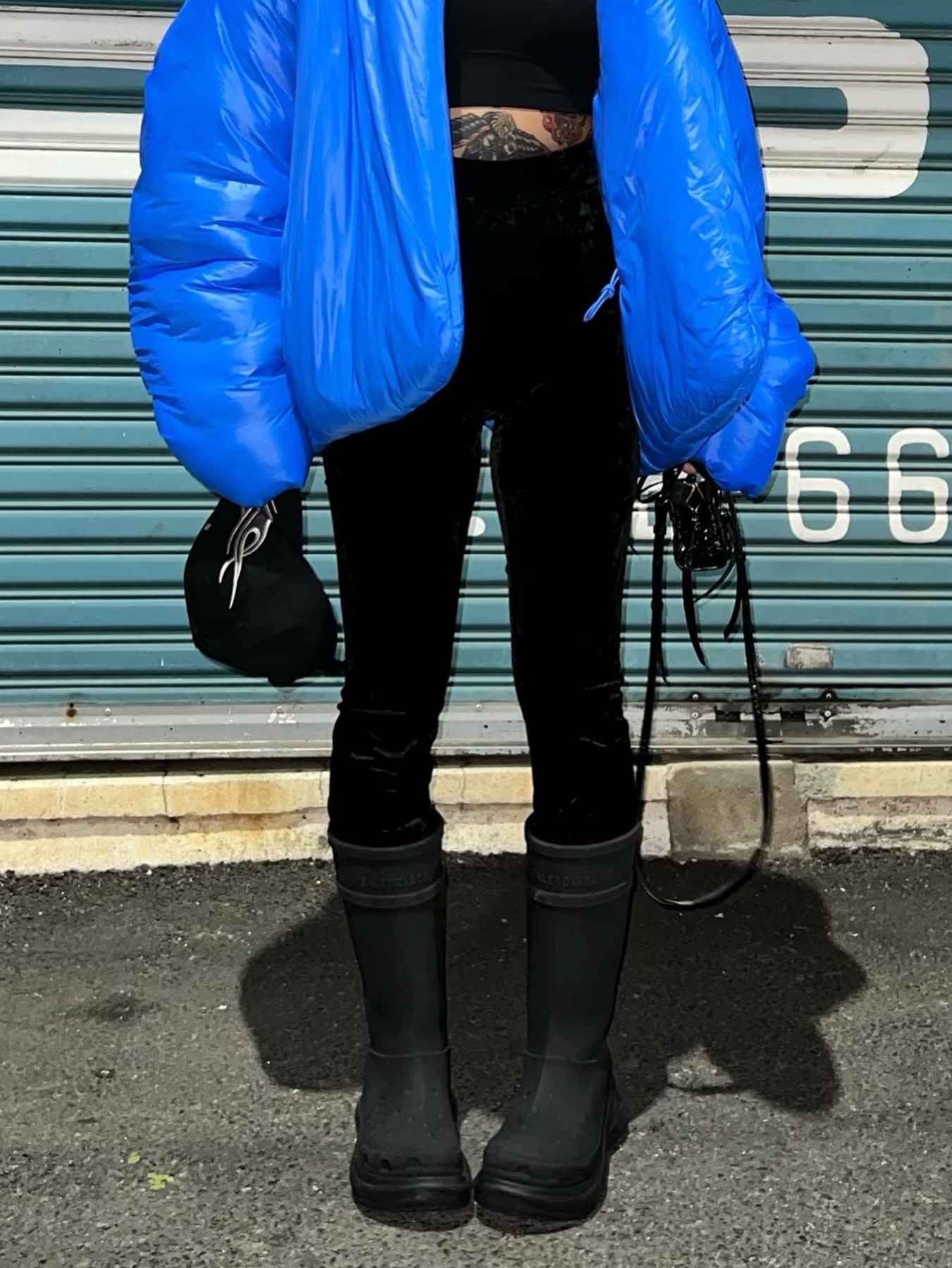 Yeezy Gap Engineered By Balenciaga Flame Cap Black, Balenciaga x Crocs Rubber Boot Black 착용 스타일 - 3