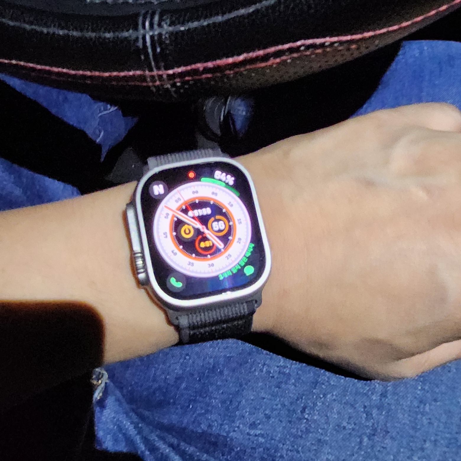 Apple Watch Ultra 49mm Titanium Case with Trail Loop M/L Black Gray (Korean Ver.) 착용 스타일 - 1