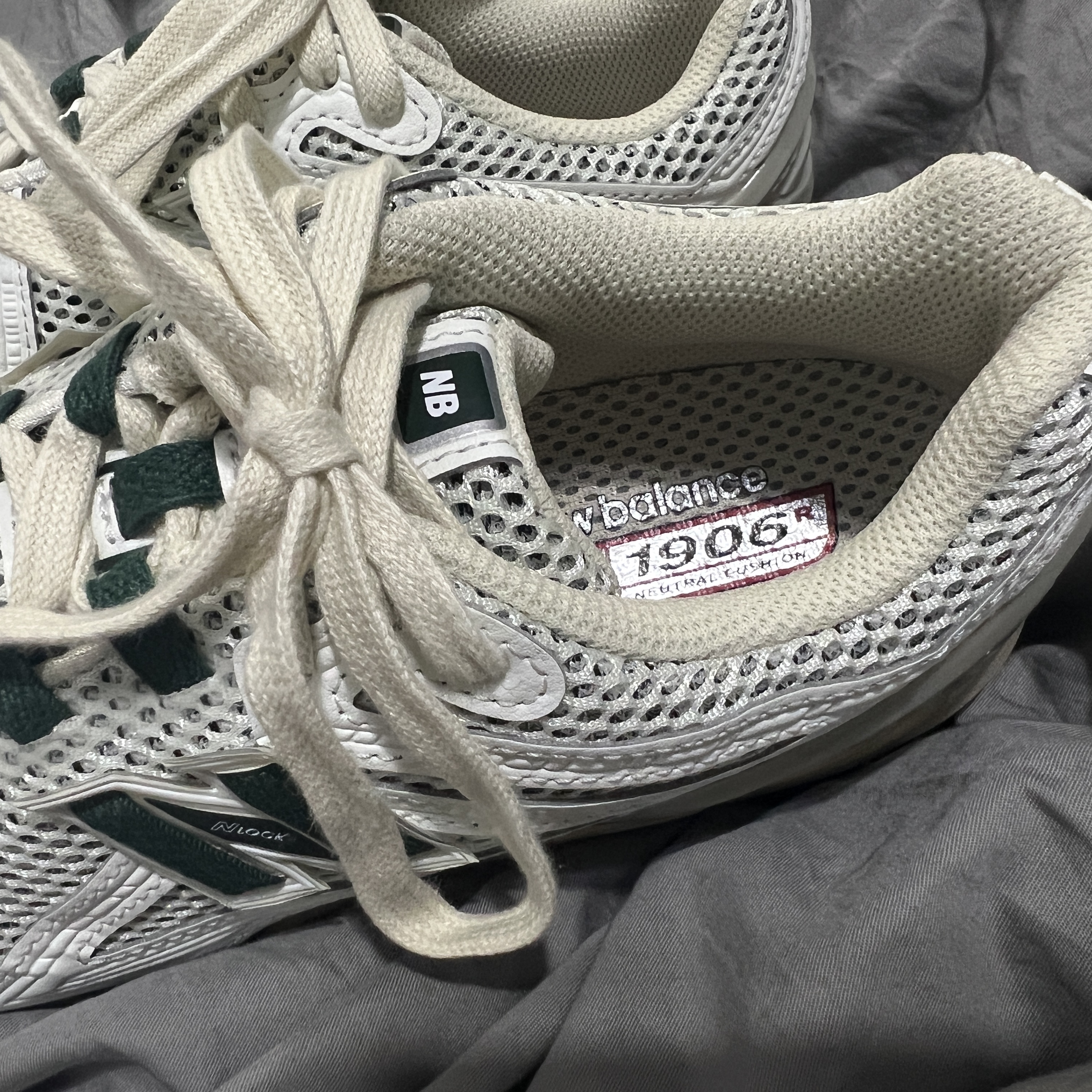 New Balance 1906R Silver Green 착용 스타일 - 2