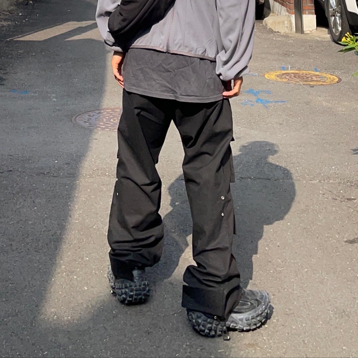 Yeezy Gap Engineered By Balenciaga Flame Cap Black, Yeezy Gap Engineered By Balenciaga Snake Bag Black 착용 스타일 - 5