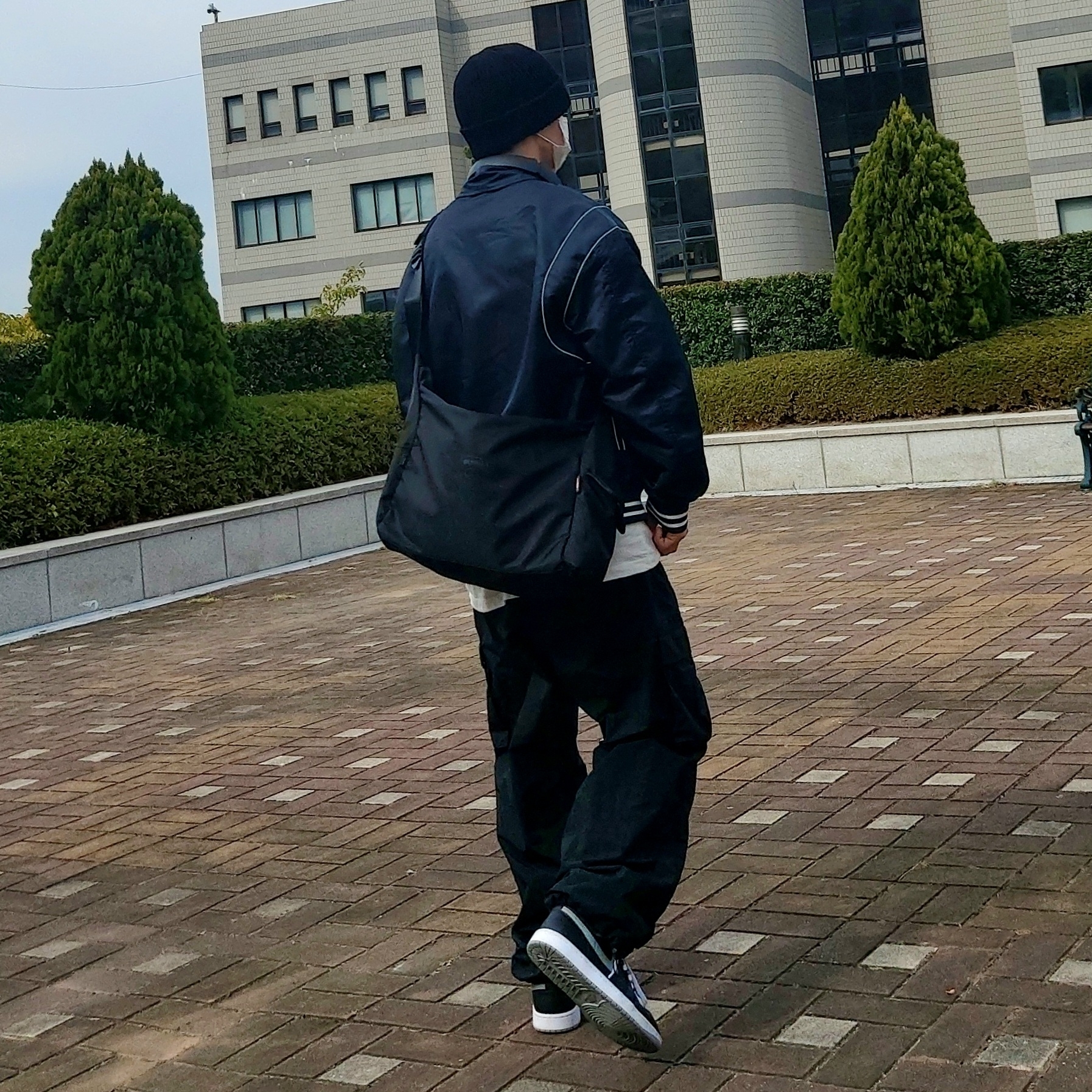 (W) Jordan 1 Mid Black Particle Grey 착용 스타일 - 4