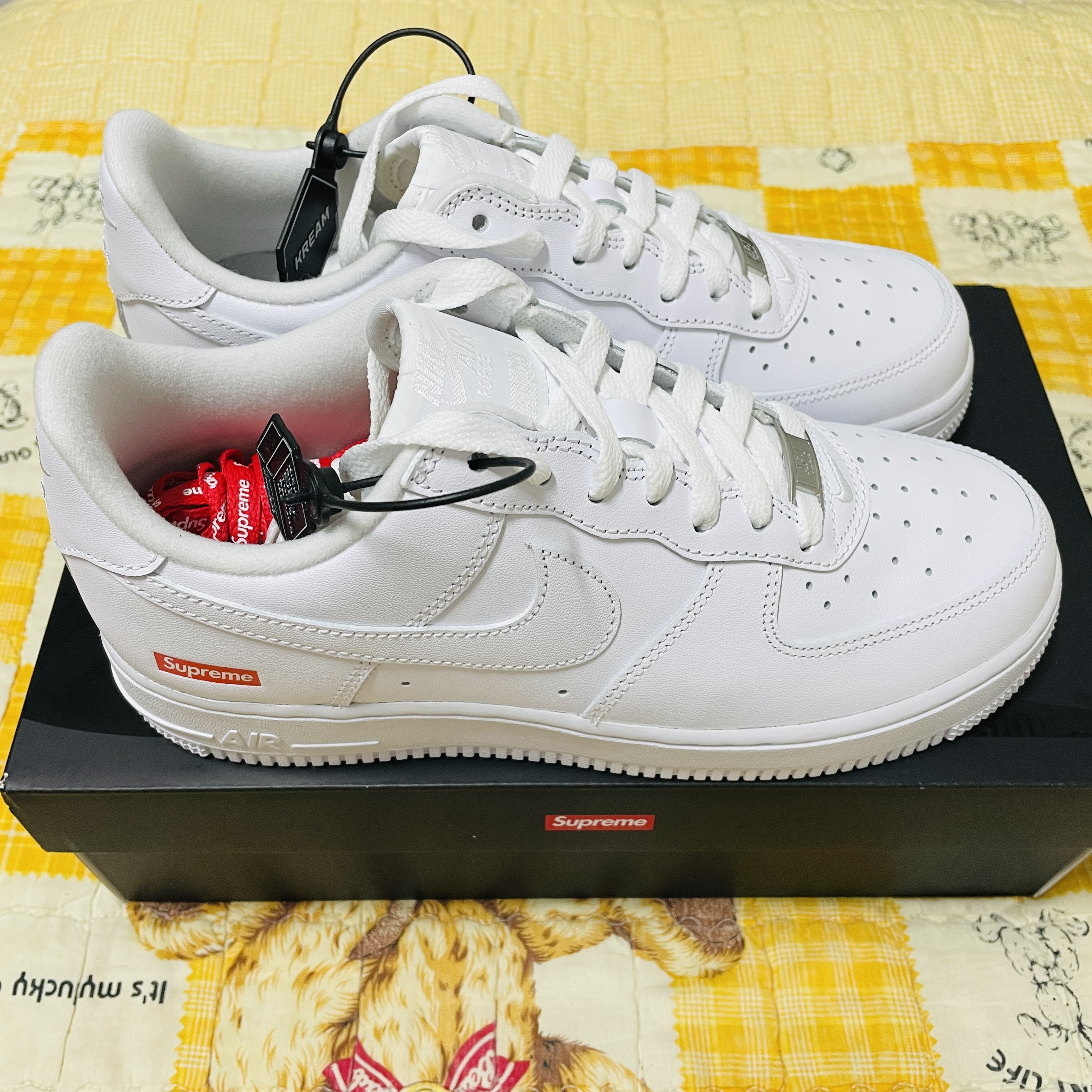 Nike x Supreme Air Force 1 Low White 착용 스타일 - 3