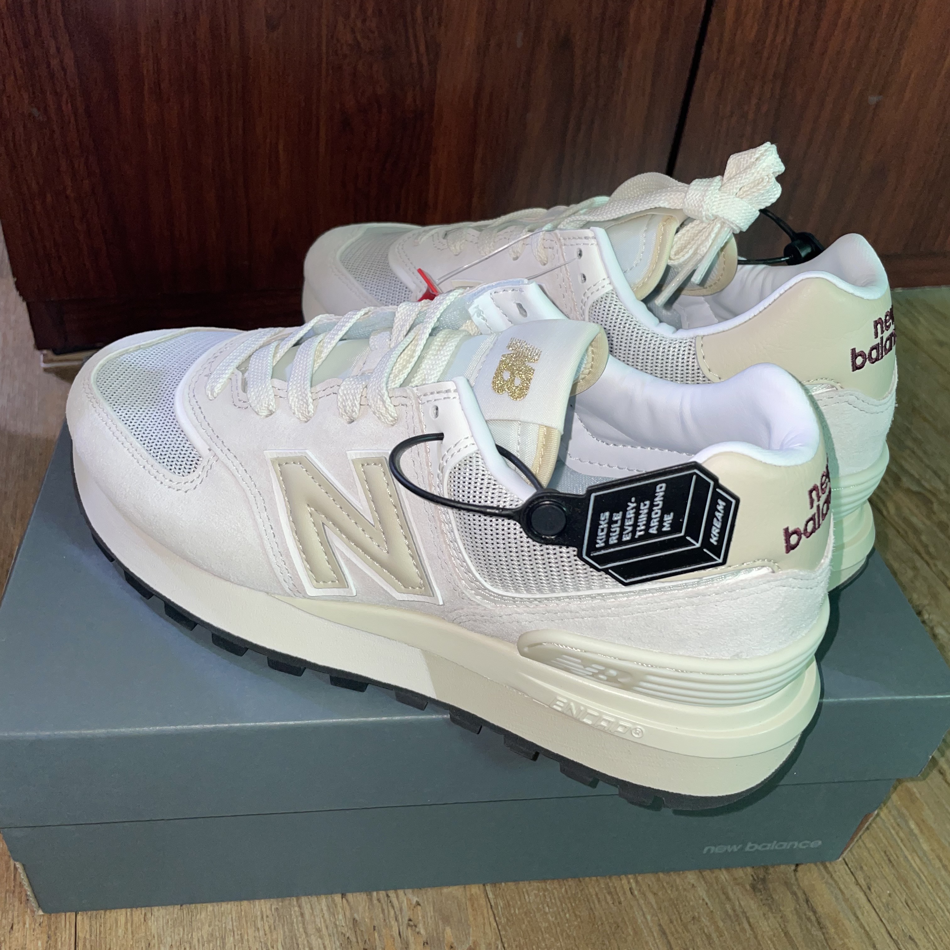 New Balance 574 Legacy Ivory 착용 스타일 - 1