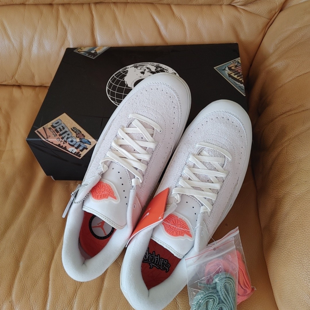 Jordan 2 x Shelflife Retro Low SP White Bright Mandarin 착용 스타일 - 1