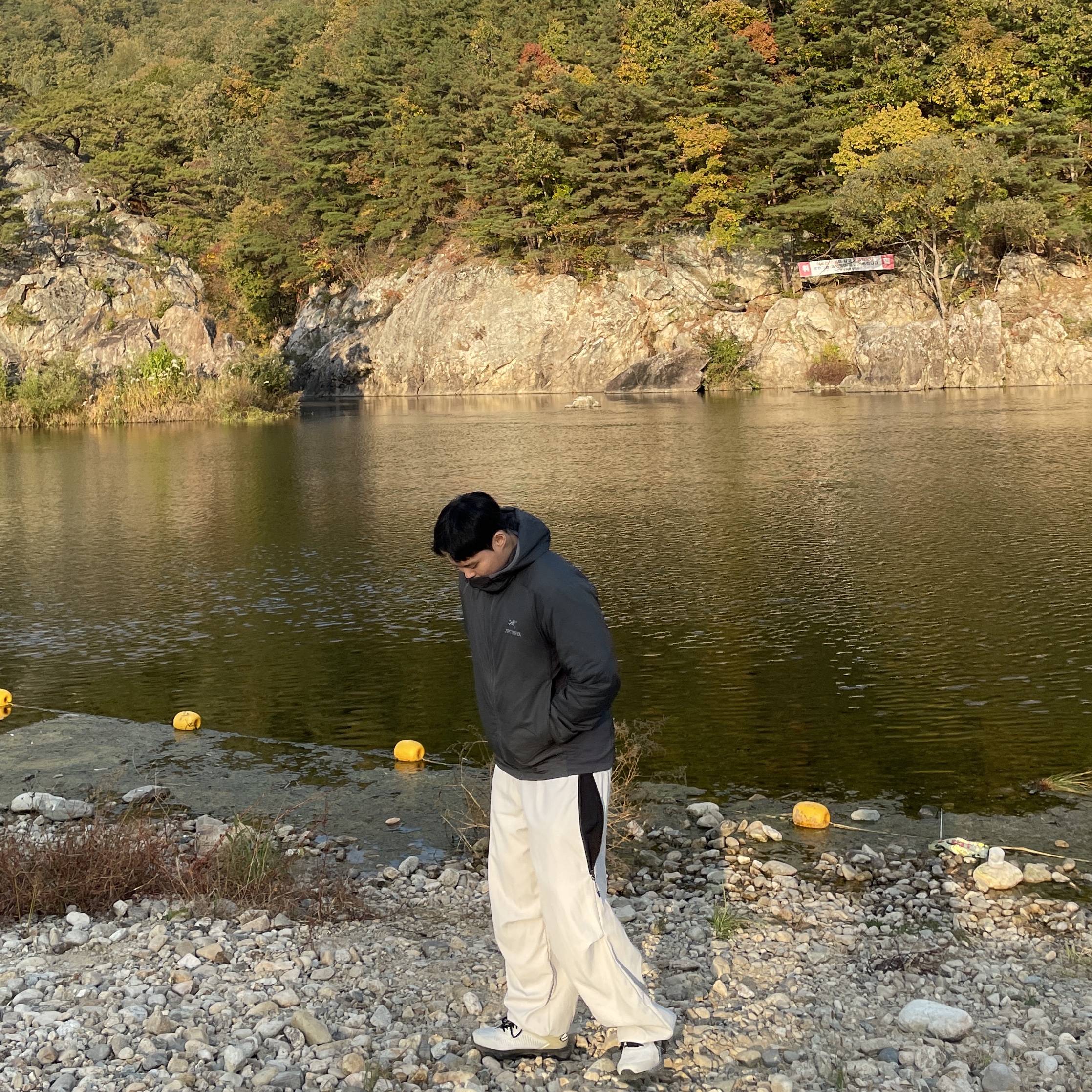 Arc'teryx Atom LT Hoody Glitch, Asics Gel-Kayano 25 Glacier Grey 착용 스타일 - 3