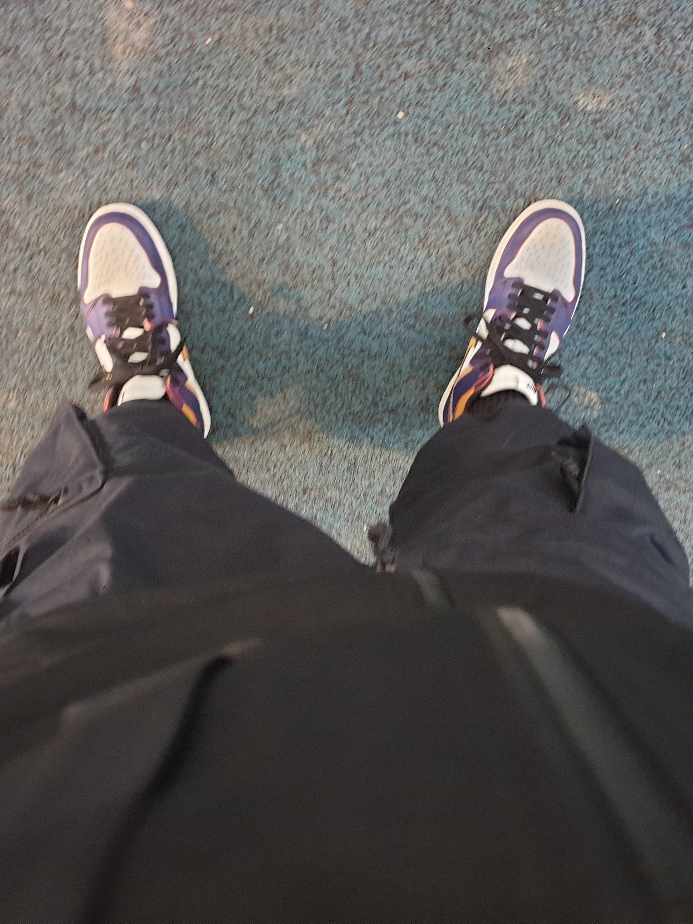 Nike ACG Gore-Tex Misery Ridge Jacket Black - US/EU, (W) Nike ACG Cargo Woven Pants Moon Particle - US/EU 착용 스타일 - 2